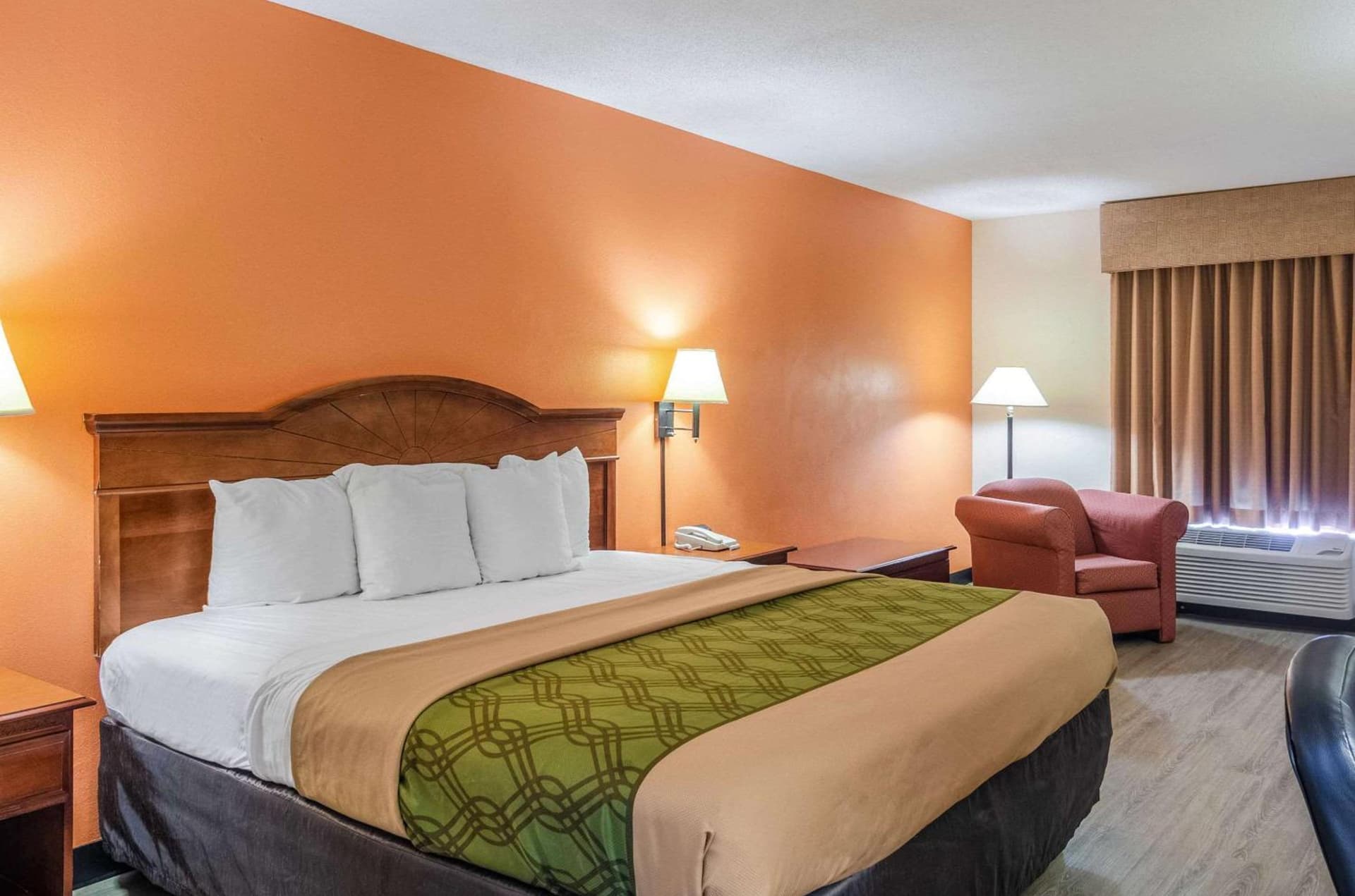Econo Lodge Inn & Suites Gulfport Airport gallery photo in Gulfport, MS — image 15