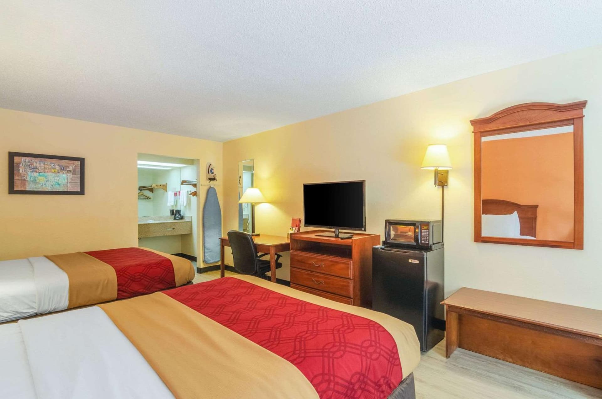 Econo Lodge Inn & Suites Gulfport Airport gallery photo in Gulfport, MS — image 9