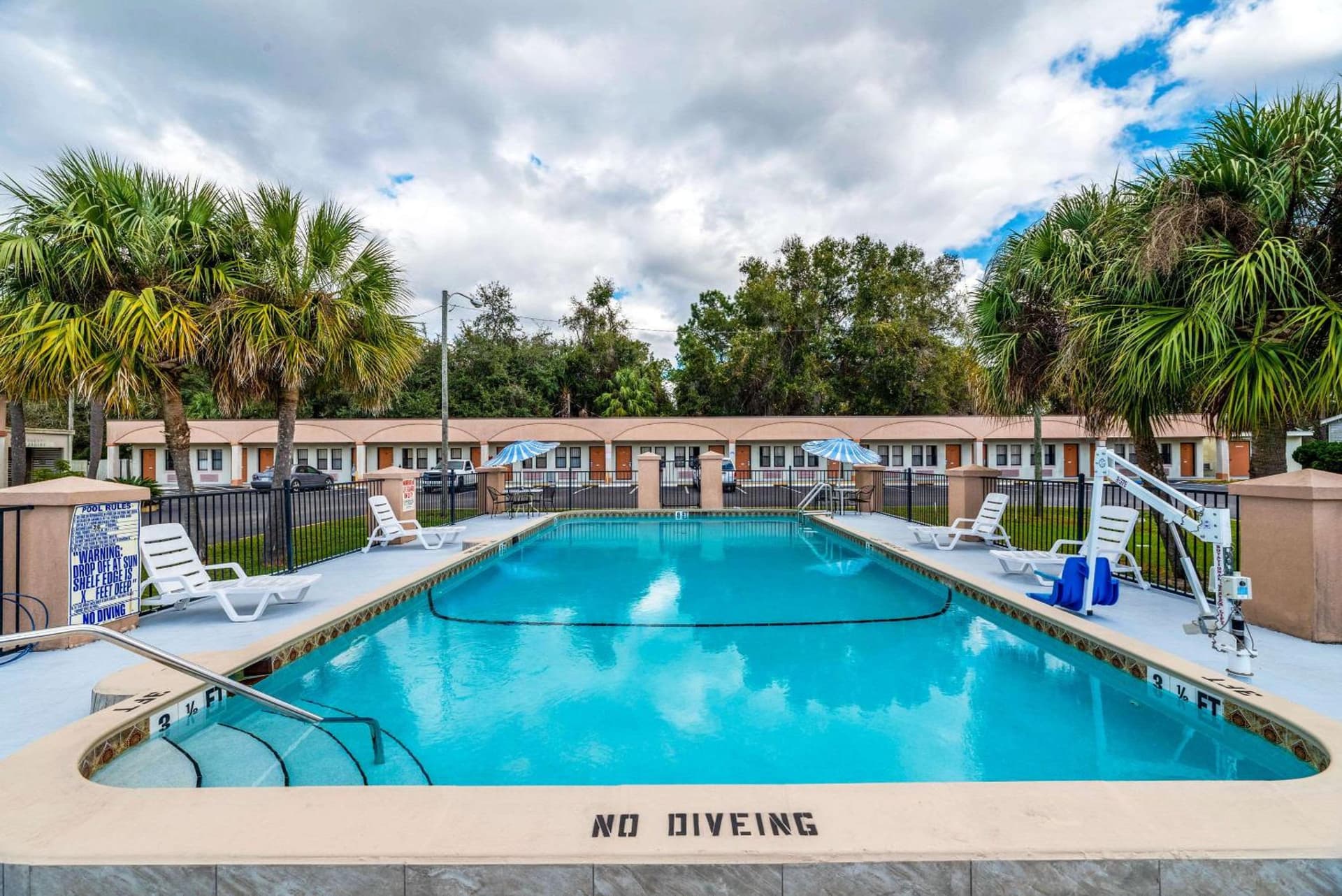 Econo Lodge Crystal River gallery photo in Crystal River, FL — image 47
