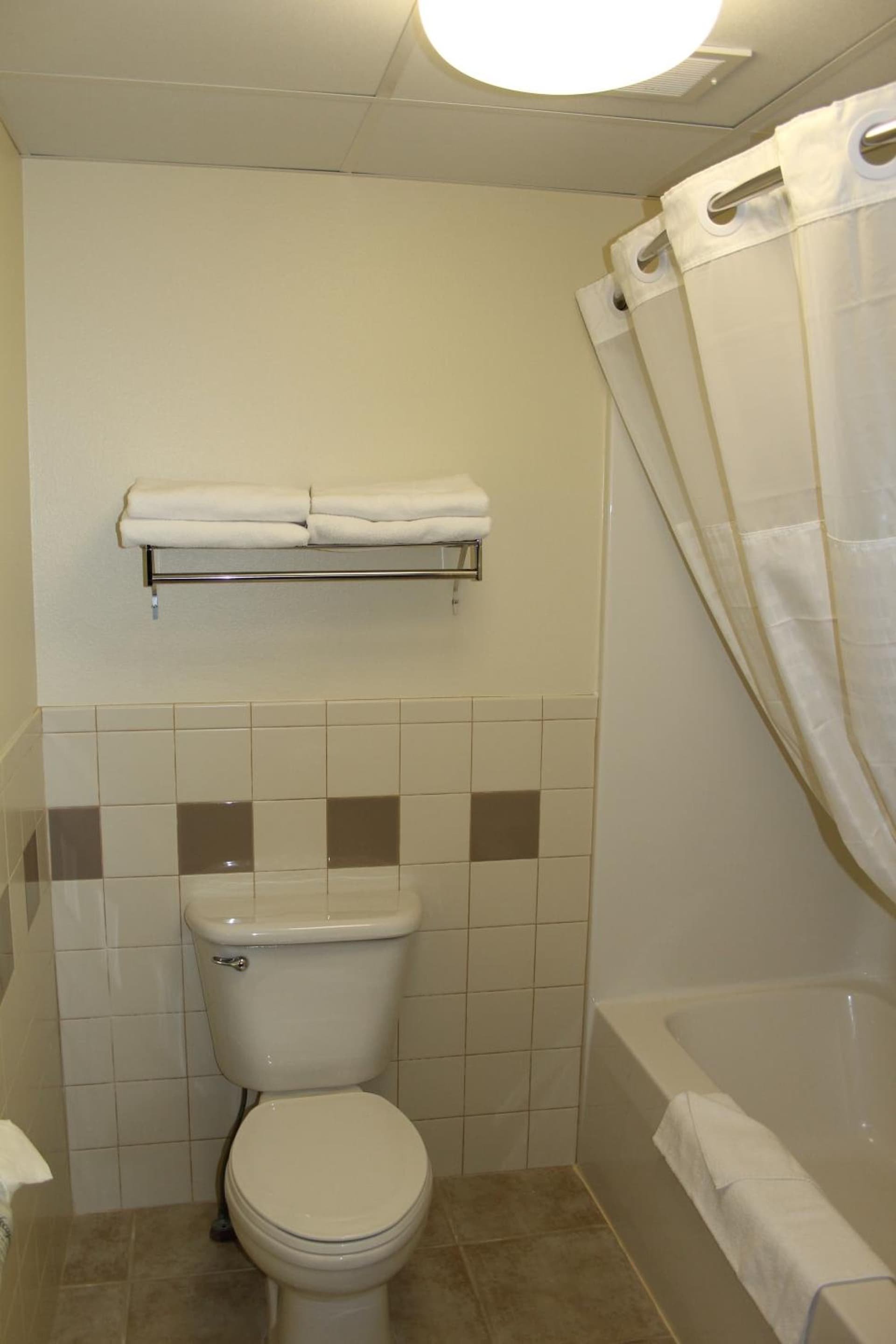 AmericInn by Wyndham Cedar Rapids Airport interior in Cedar Rapids, IA — gallery photo 2