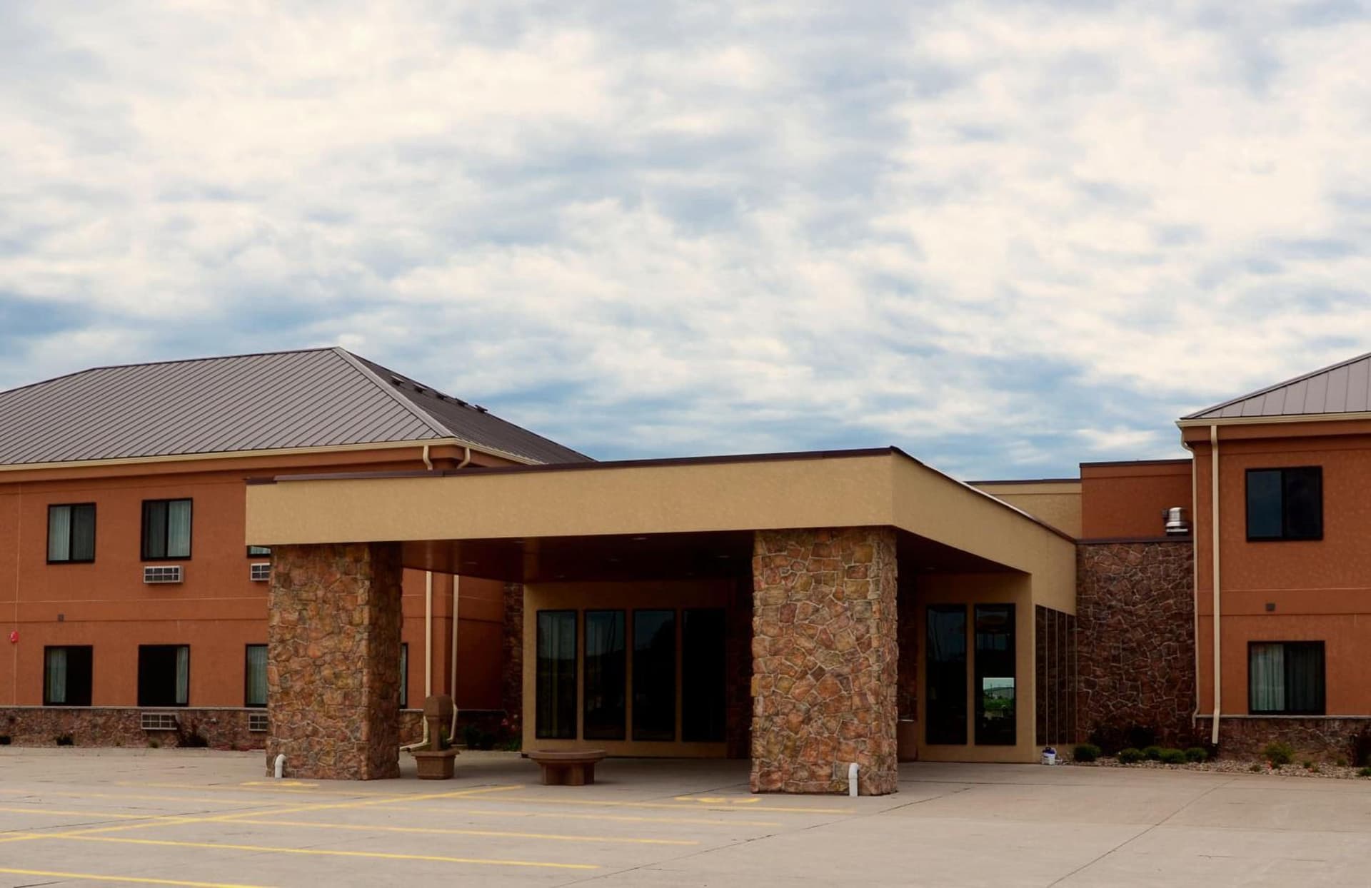 Cobblestone Inn & Suites - Newton interior in Newton, IA — gallery photo 2