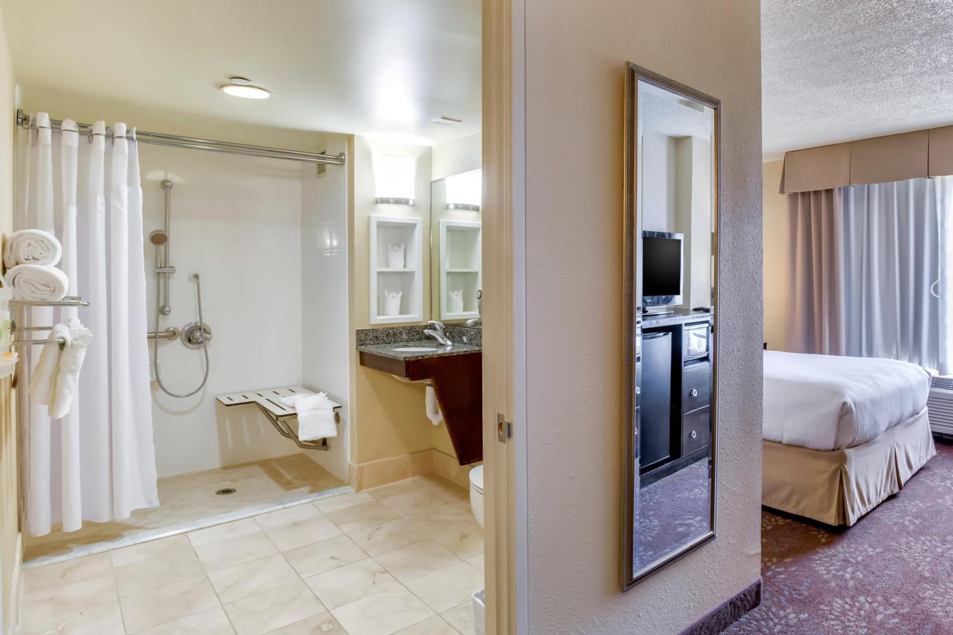 Holiday Inn Indianapolis North-Carmel by IHG gallery photo in Carmel, IN — image 25