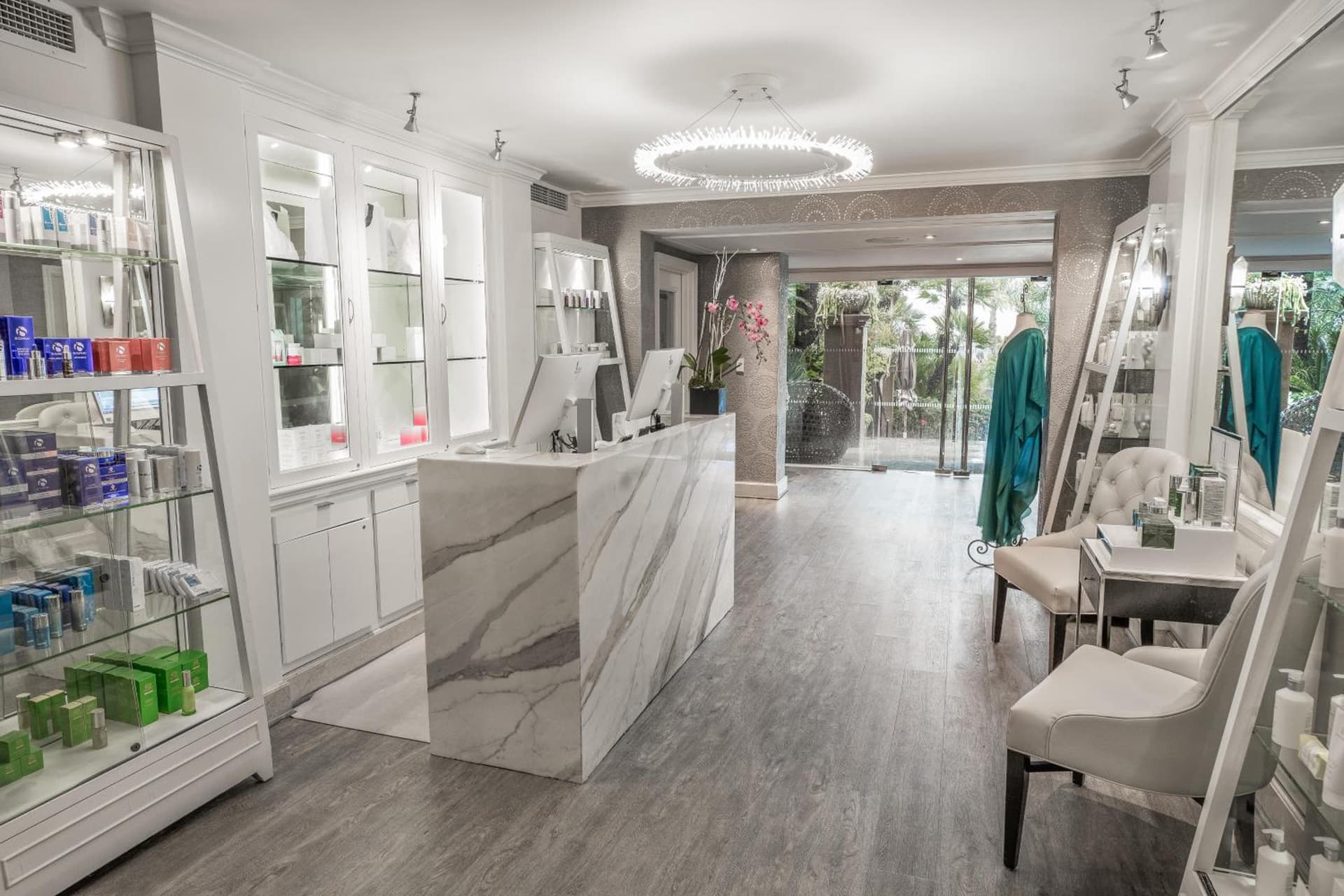Four Seasons Hotel Los Angeles at Beverly Hills property views in Los Angeles, CA — gallery photo 3