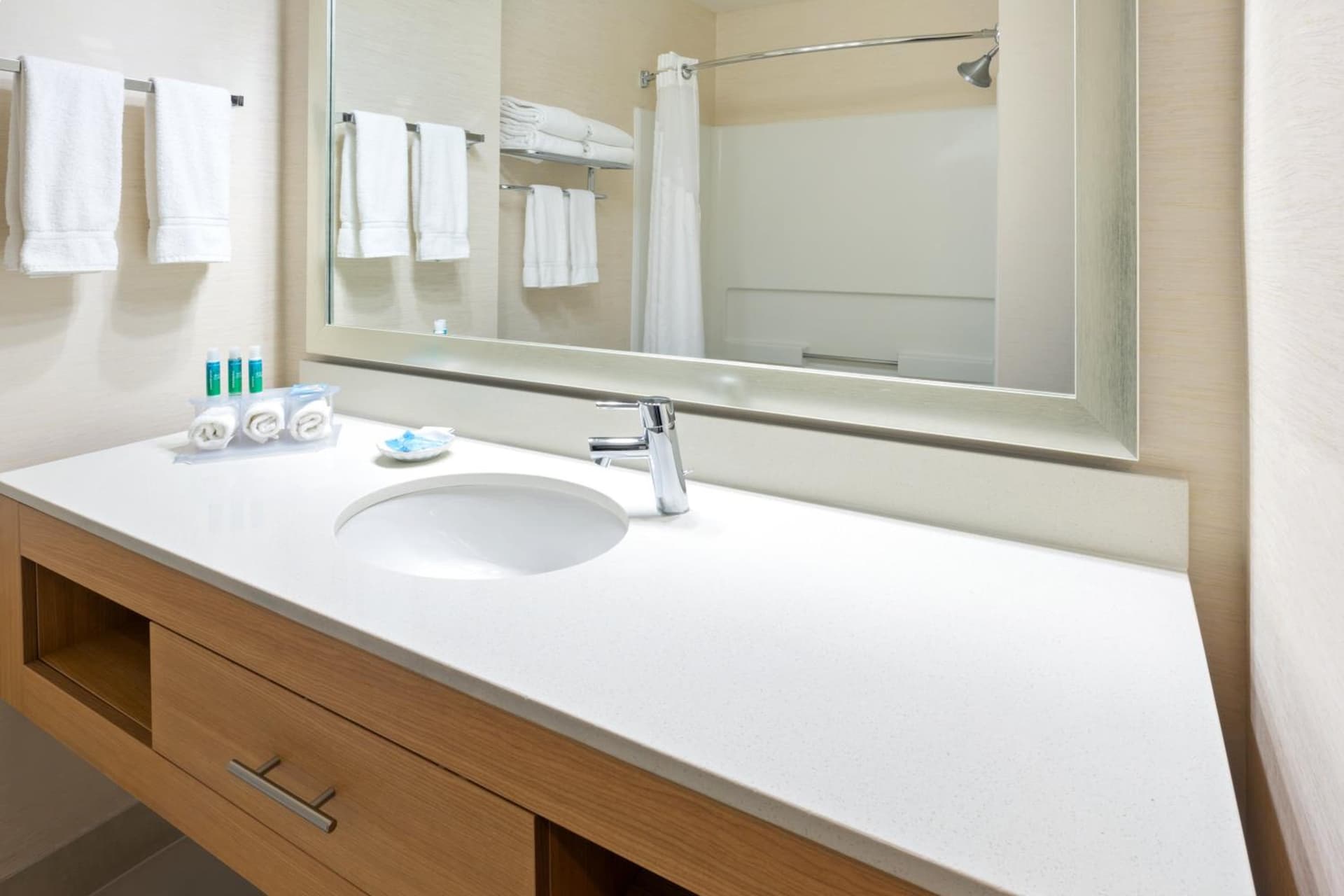 Holiday Inn Express Hotel and Suites - Henderson by IHG gallery photo in Las Vegas, NV — image 19