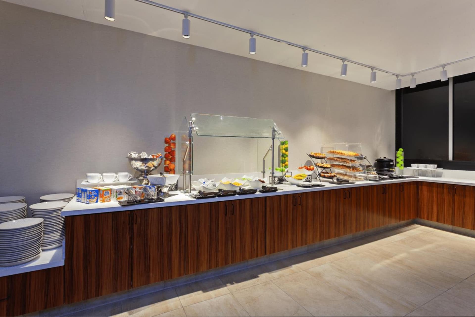 Holiday Inn Los Angeles - LAX Airport by IHG gallery photo in Los Angeles, CA — image 27
