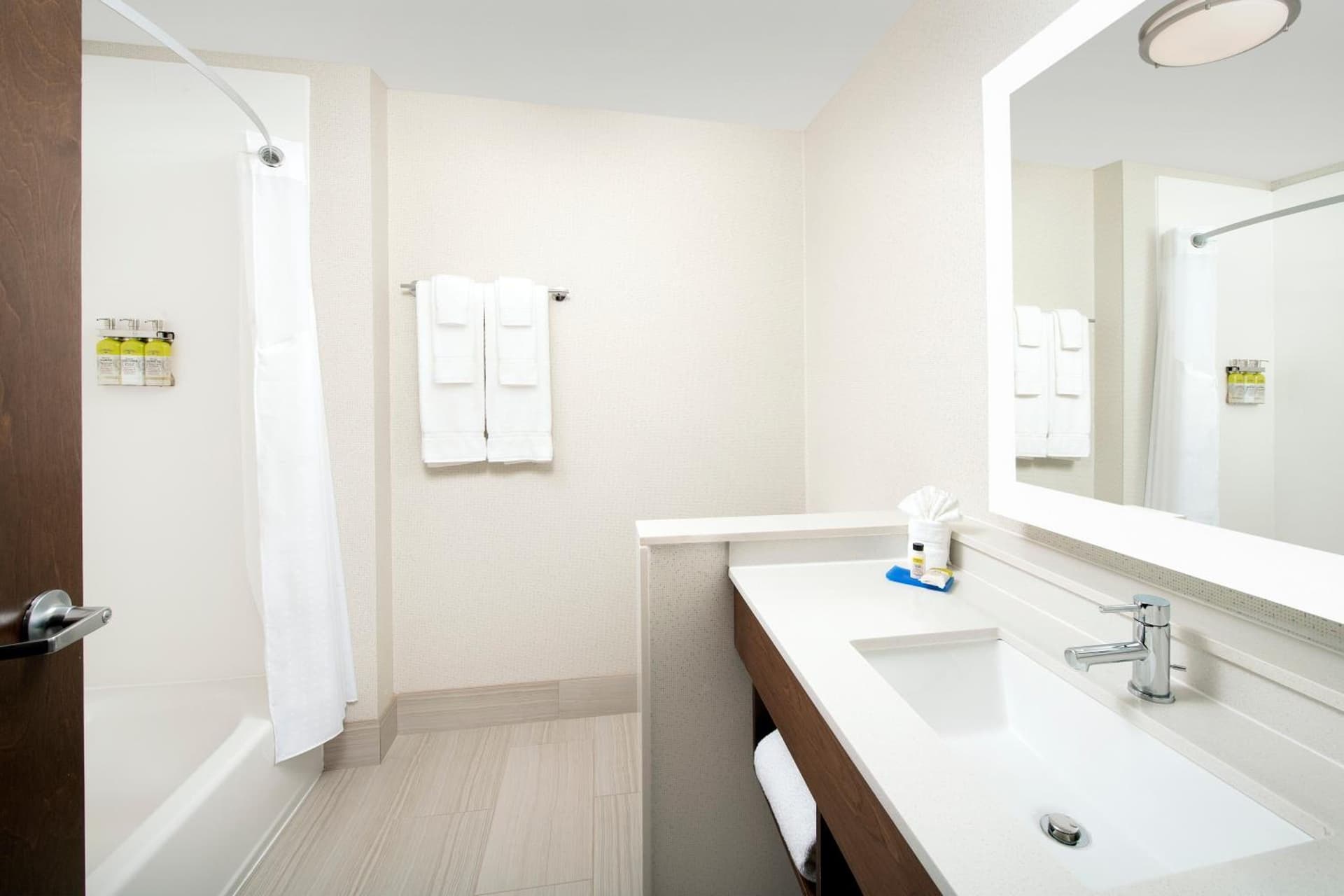 Holiday Inn Express & Suites - North Brunswick by IHG gallery photo in North Brunswick — image 13