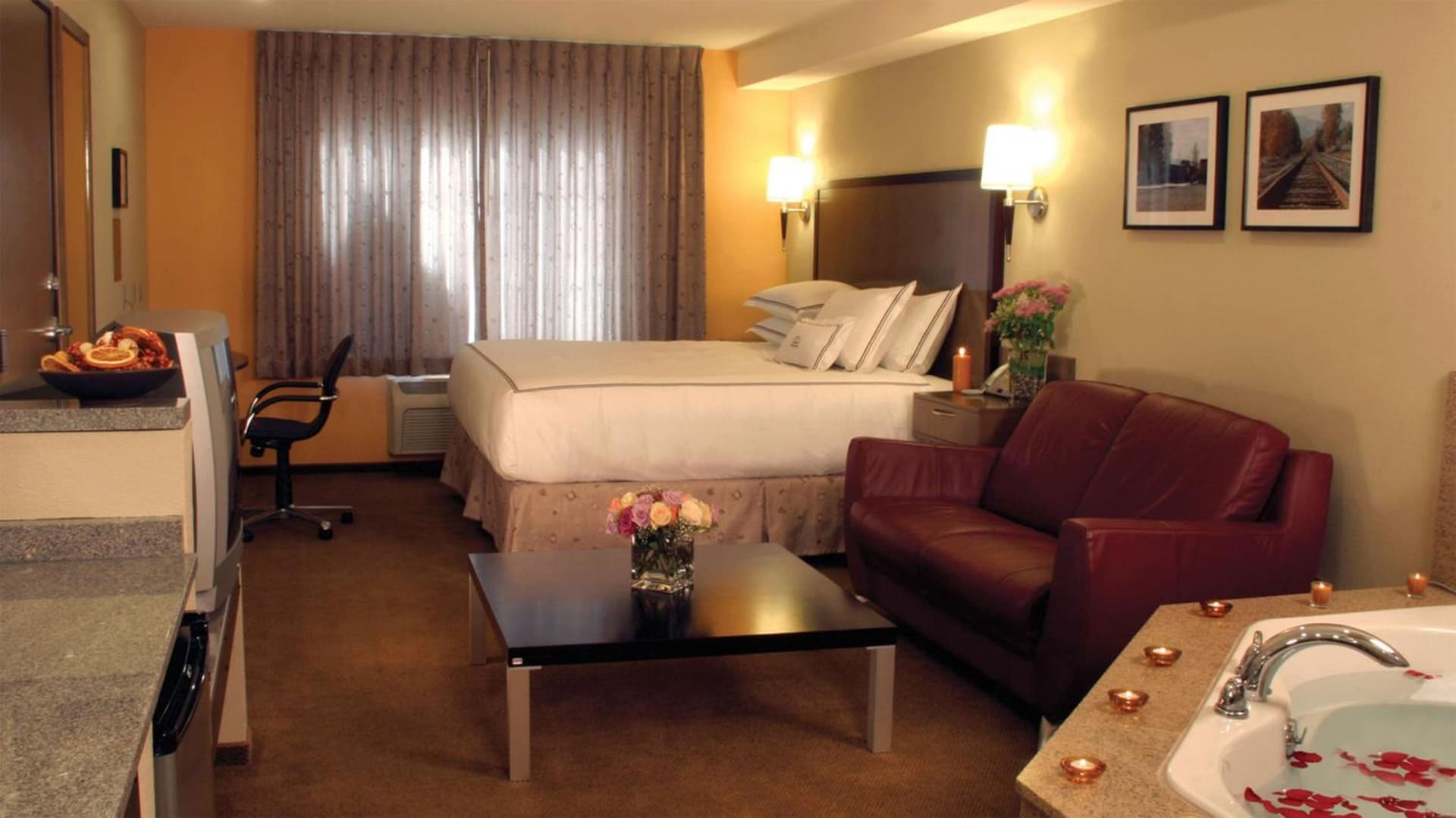 Best Western Snowcap Lodge interior in Cle Elum, WA — gallery photo 2