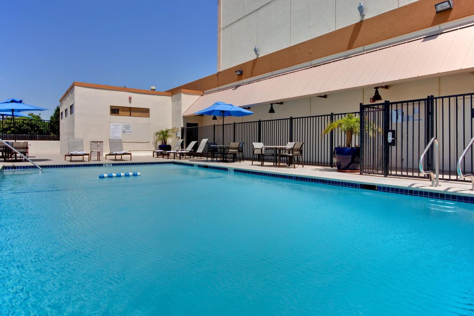Holiday Inn Los Angeles - LAX Airport by IHG gallery photo in Los Angeles, CA — image 37