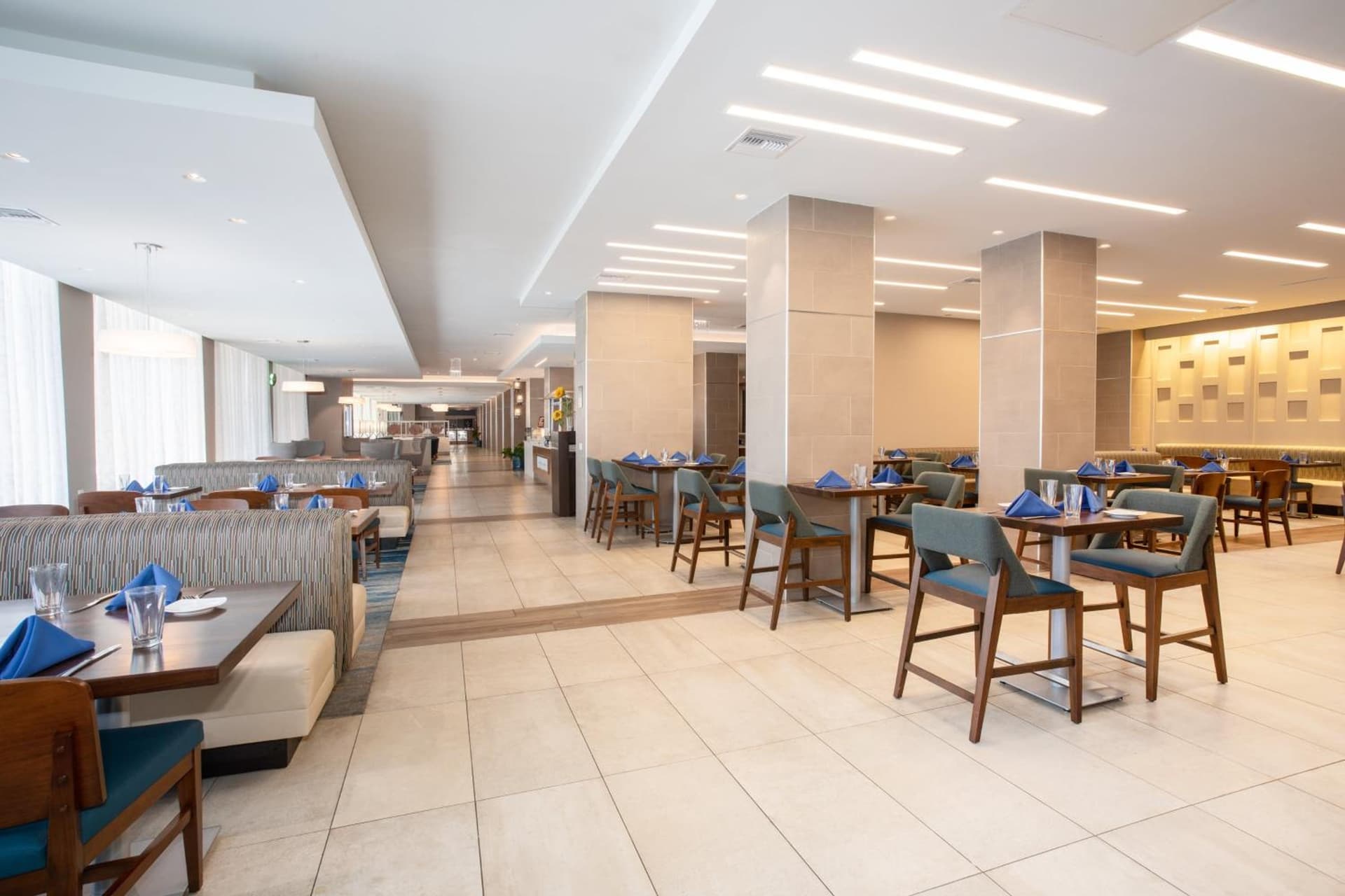 Holiday Inn Los Angeles - LAX Airport by IHG gallery photo in Los Angeles, CA — image 28