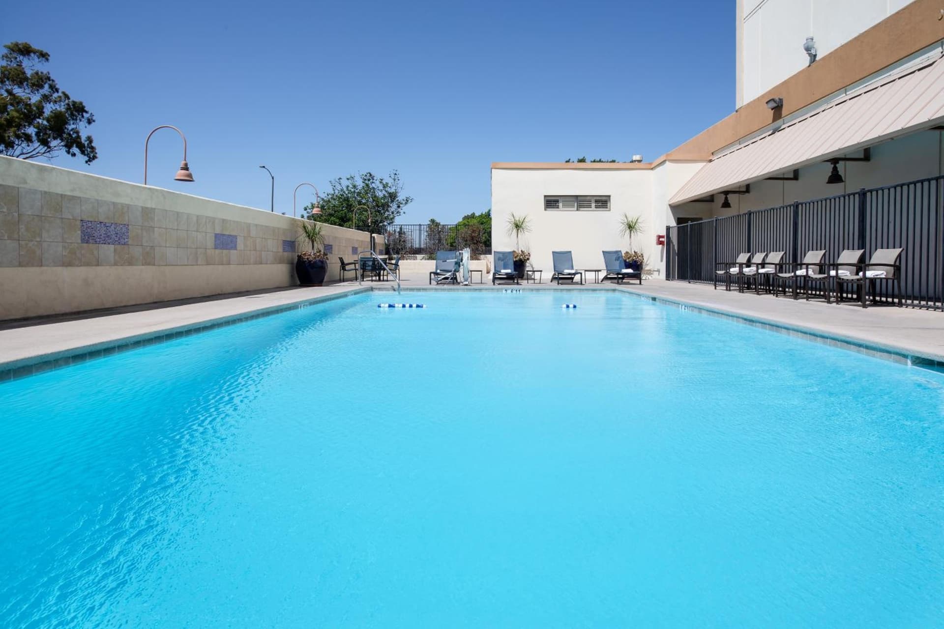 Holiday Inn Los Angeles - LAX Airport by IHG gallery photo in Los Angeles, CA — image 11