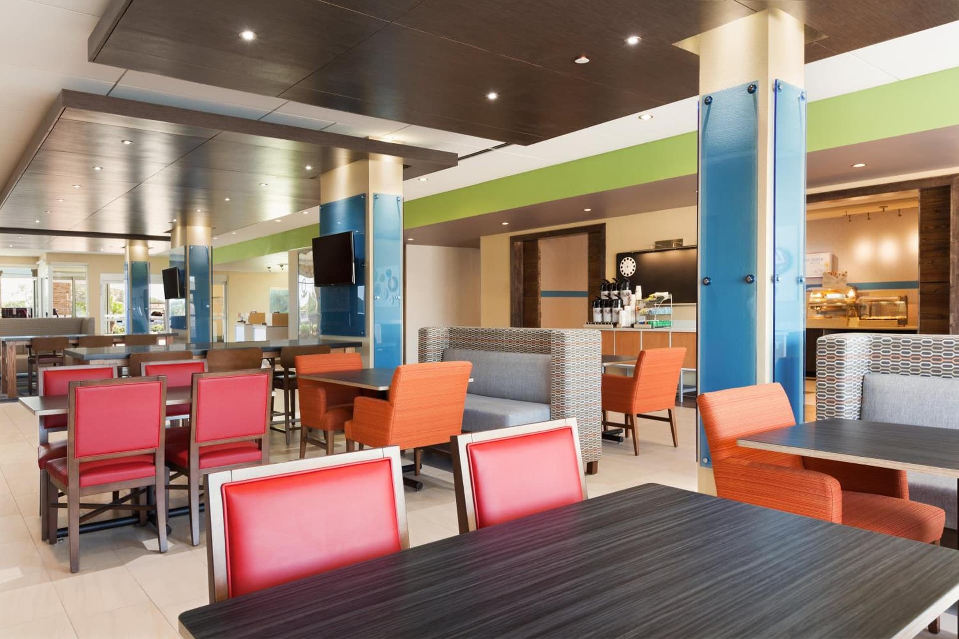 Holiday Inn Express & Suites Edinburg- Mcallen Area by IHG interior in Edinburg, TX — gallery photo 2