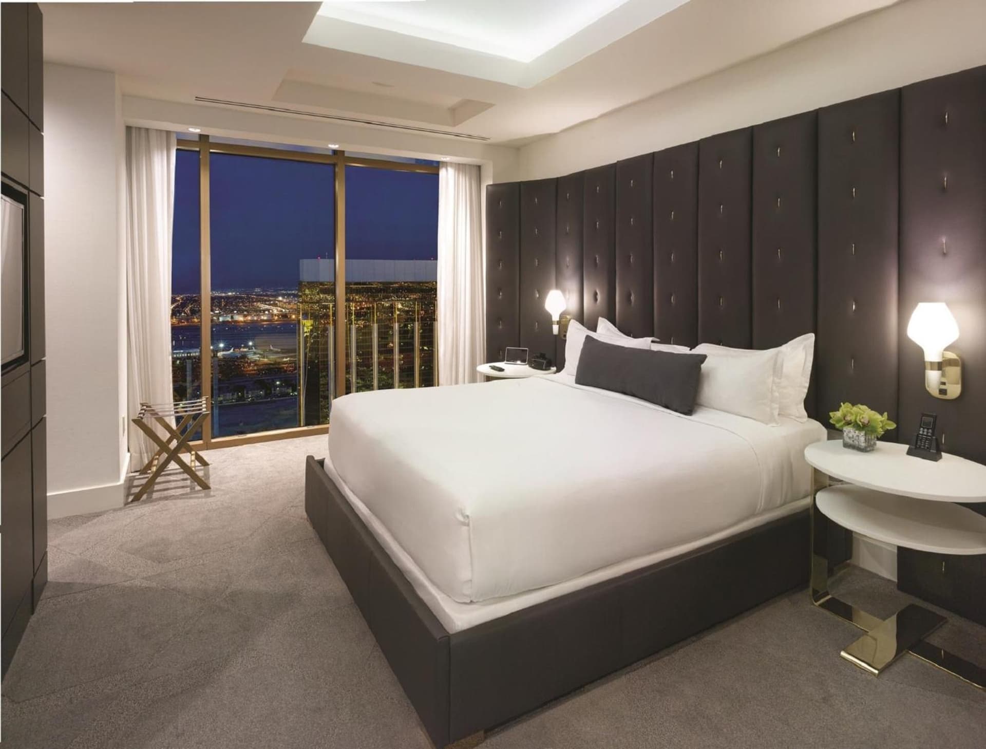 Delano Las Vegas by Suiteness property views in Las Vegas, NV — gallery photo 3