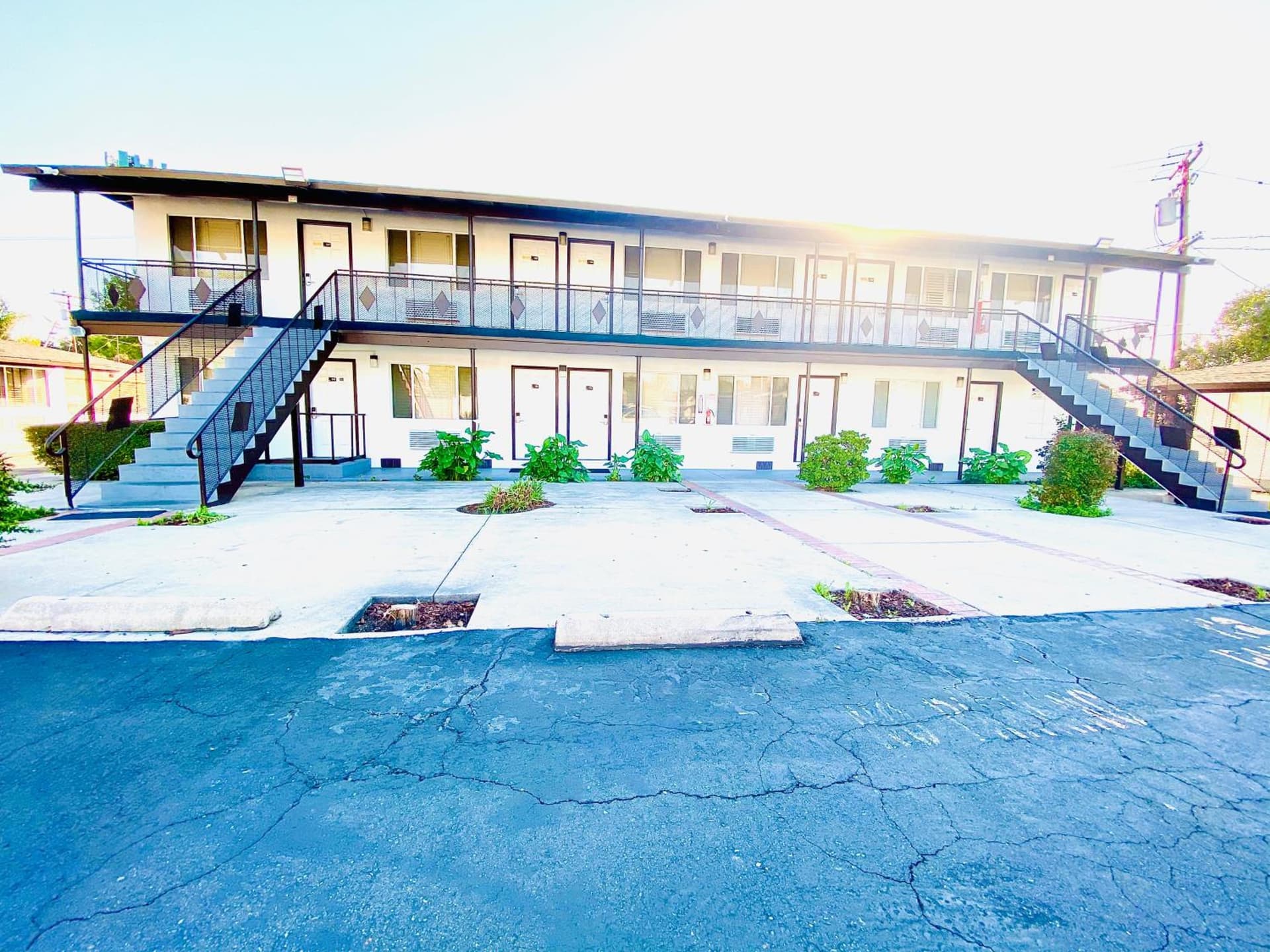 Casa Blanca Inn - Whittier, Los Angeles property views in Whittier, CA — gallery photo 3