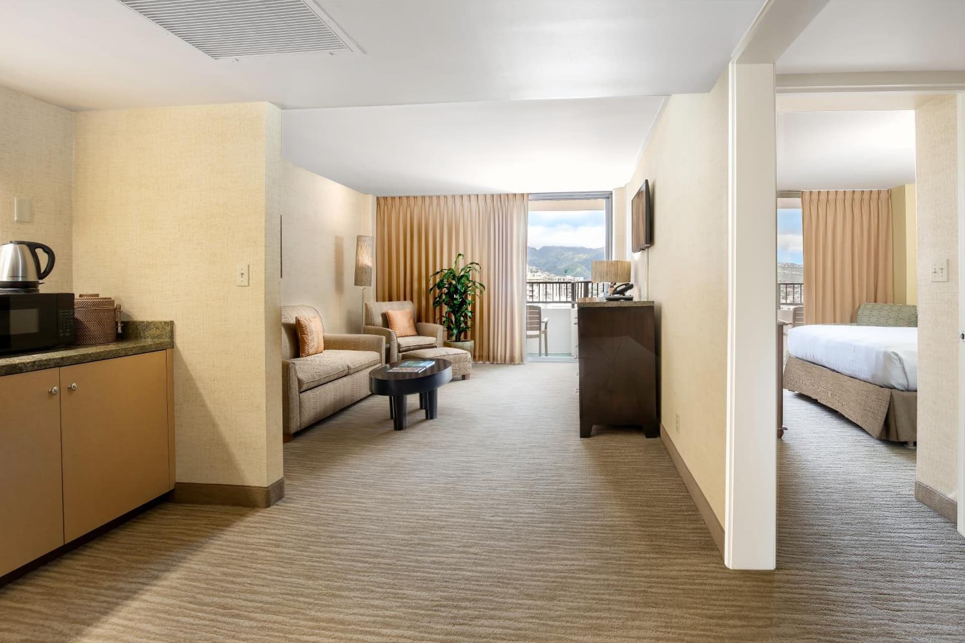 Waikiki Resort Hotel gallery photo in Honolulu, HI — image 38