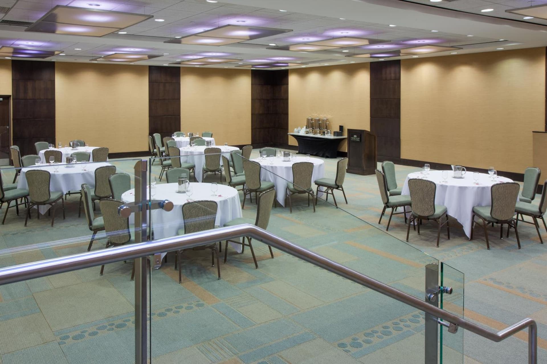 Crowne Plaza Hotel Glen Ellyn/Lombard by IHG interior in Glen Ellyn, IL — gallery photo 2