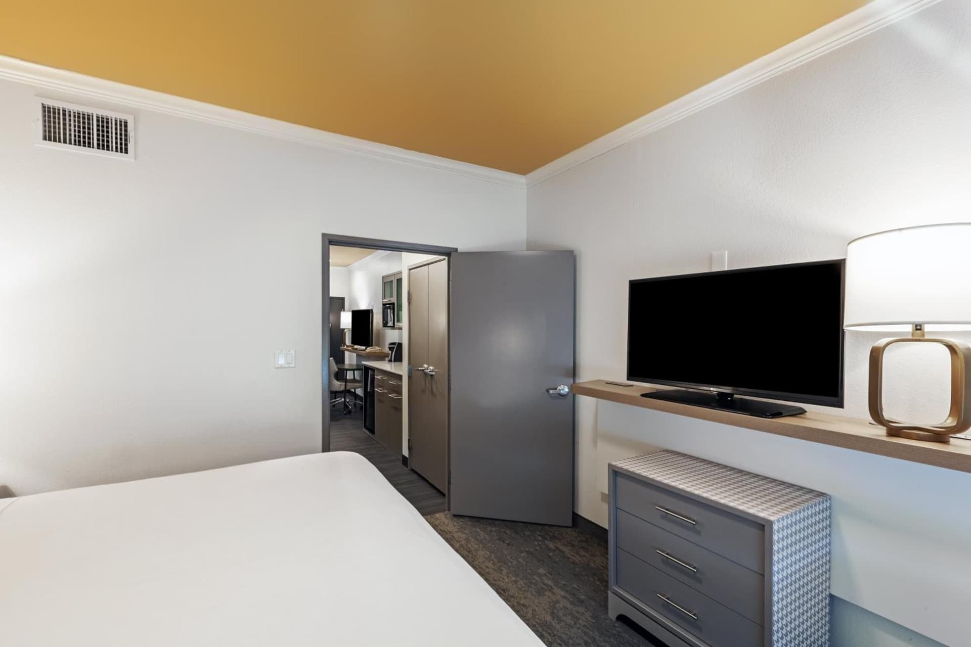 Holiday Inn & Suites McKinney - N Allen by IHG interior in McKinney, TX — gallery photo 2