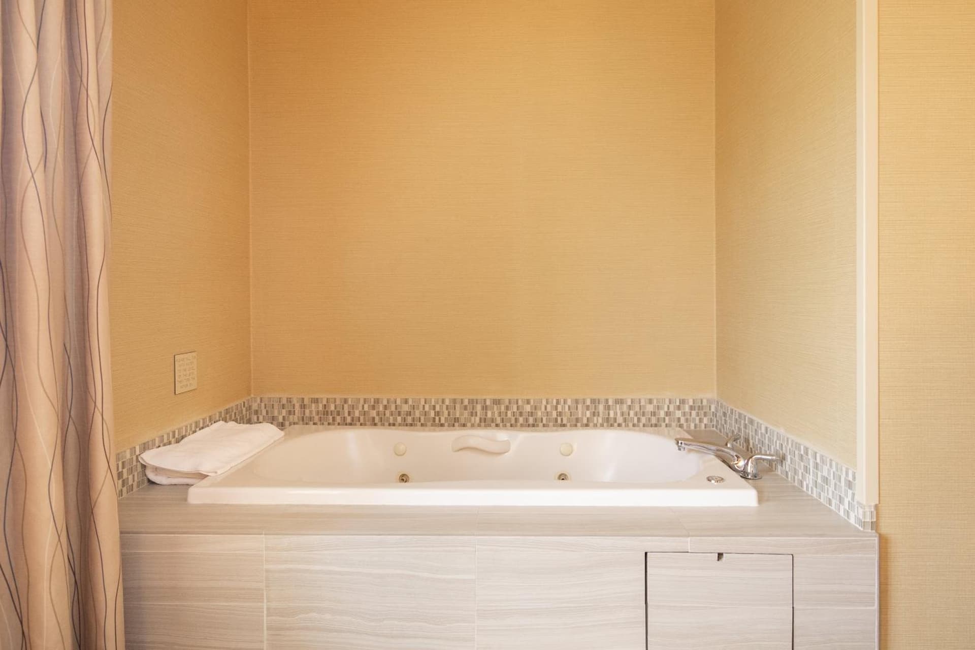 Holiday Inn Express Castro Valley - I-580 by IHG gallery photo in Castro Valley, CA — image 25