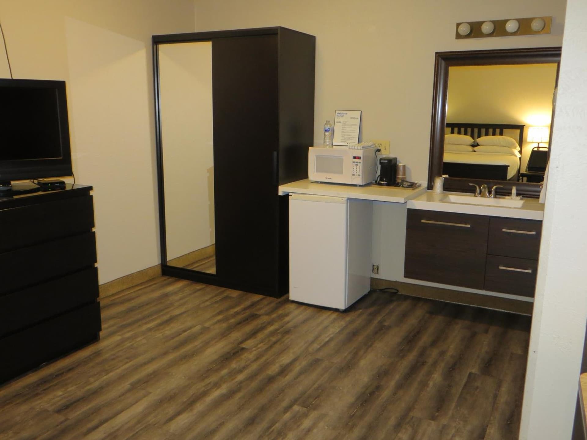 Boulder Twin Lakes Inn interior in Boulder, CO — gallery photo 2
