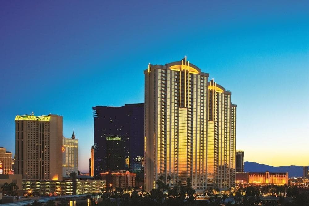 The Signature at MGM Grand by Suiteness featured exterior or lobby in Las Vegas, NV — similar hotel