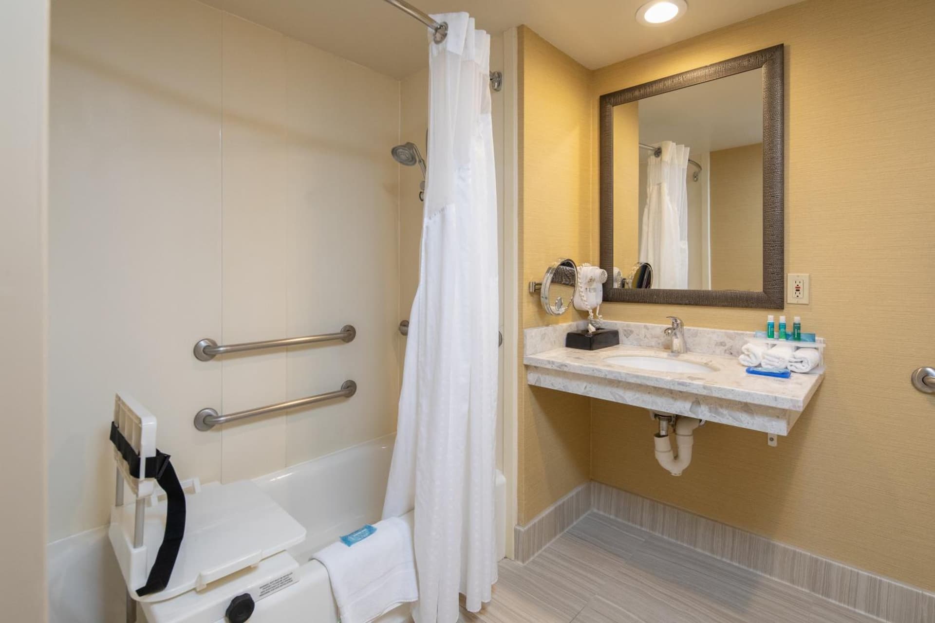 Holiday Inn Express Castro Valley - I-580 by IHG property views in Castro Valley, CA — gallery photo 3