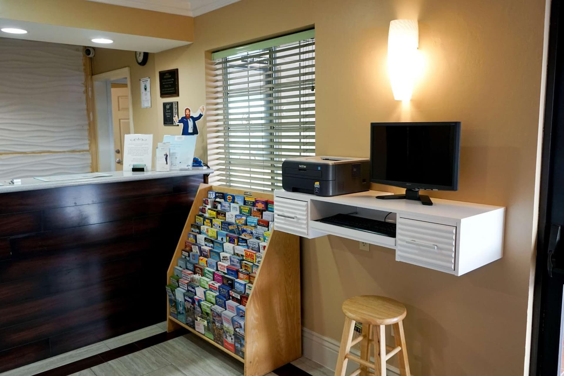 Howard Johnson by Wyndham Salinas property views in Salinas, CA — gallery photo 3