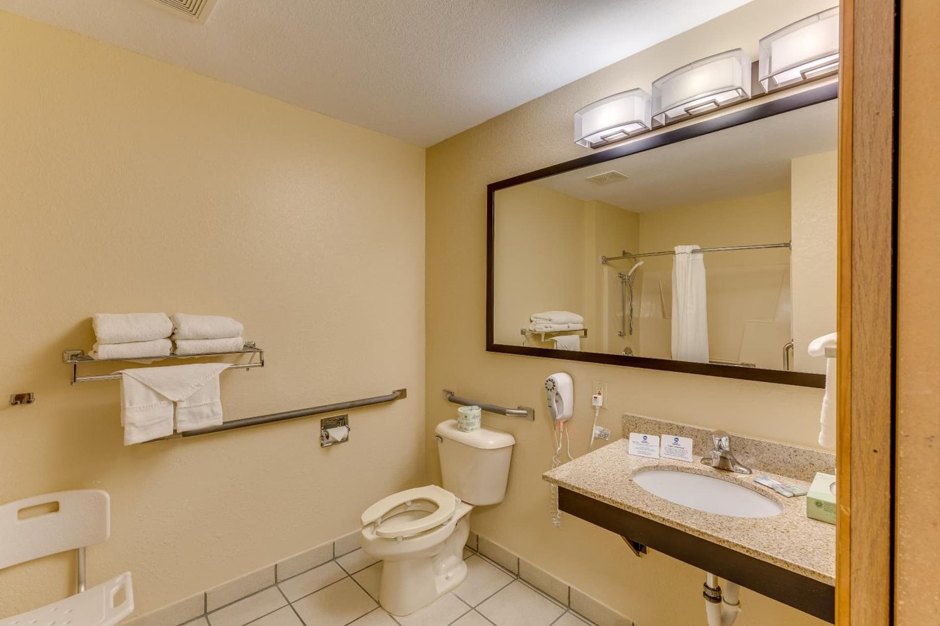 Best Western Lakewinds gallery photo in Ludington, MI — image 38