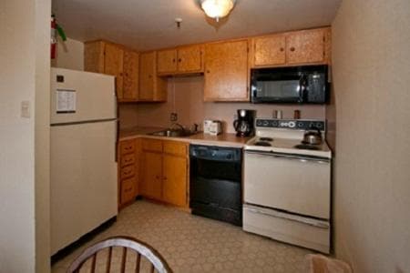 Silver Creek Lodge interior in Snowshoe — gallery photo 2