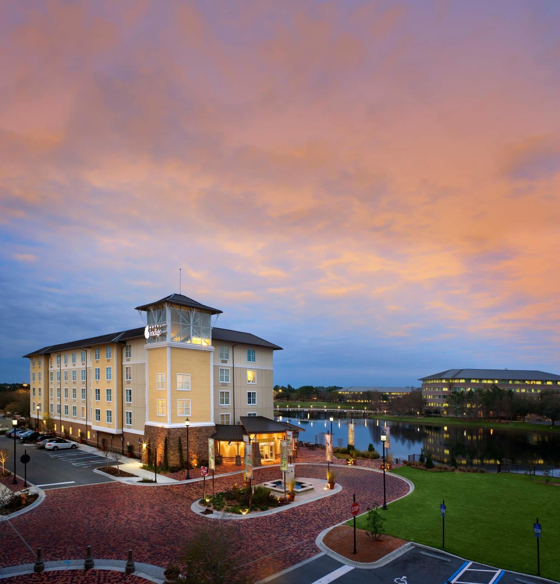 Hotel Indigo Jacksonville-Deerwood Park by IHG gallery photo in Jacksonville, FL — image 34