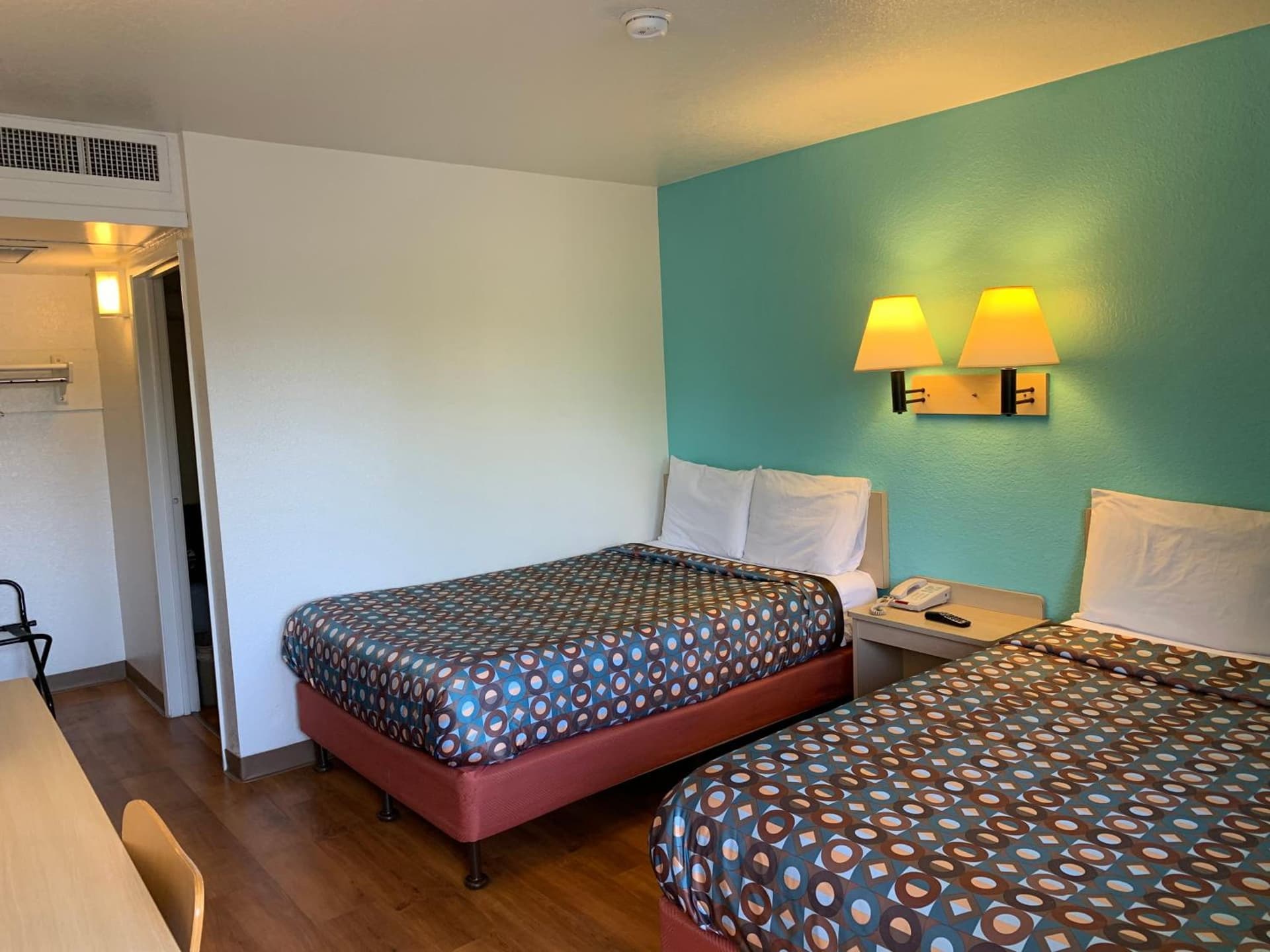 Vagabond Inn Sylmar interior in Sylmar, CA — gallery photo 2
