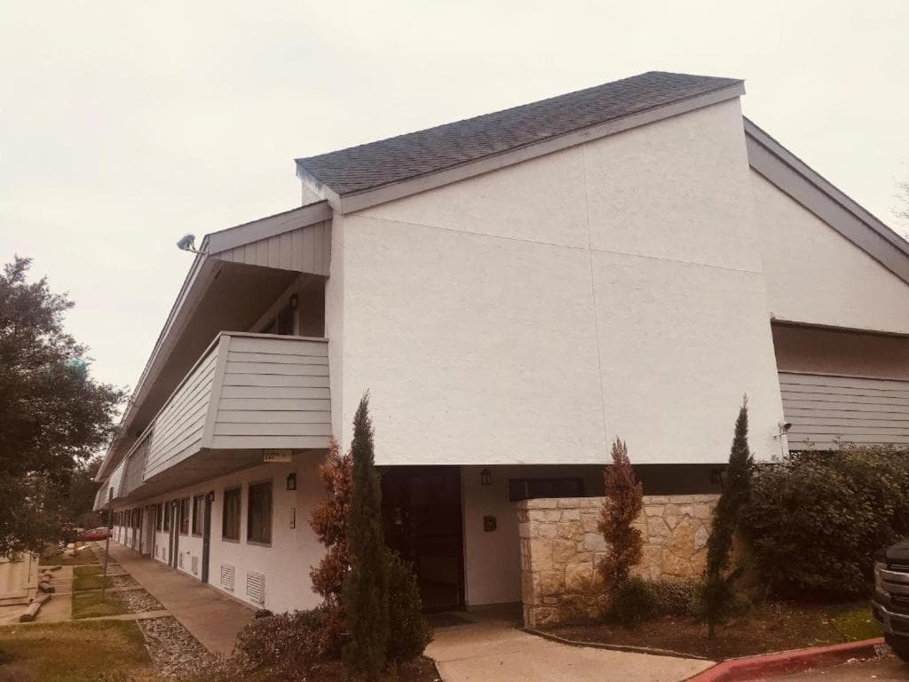 Dallas Love Field Inn interior in Dallas, TX — gallery photo 2