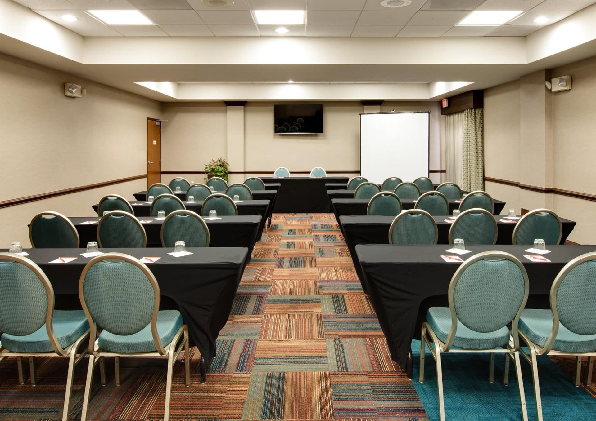 Hotel Indigo Chicago - Vernon Hills by IHG property views in Vernon Hills, IL — gallery photo 3