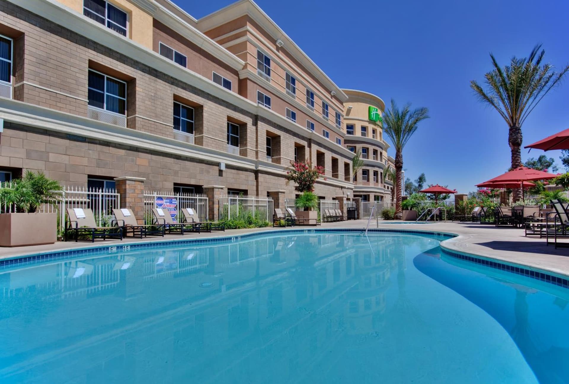 Holiday Inn Ontario Airport - California by IHG interior in Ontario, CA — gallery photo 2