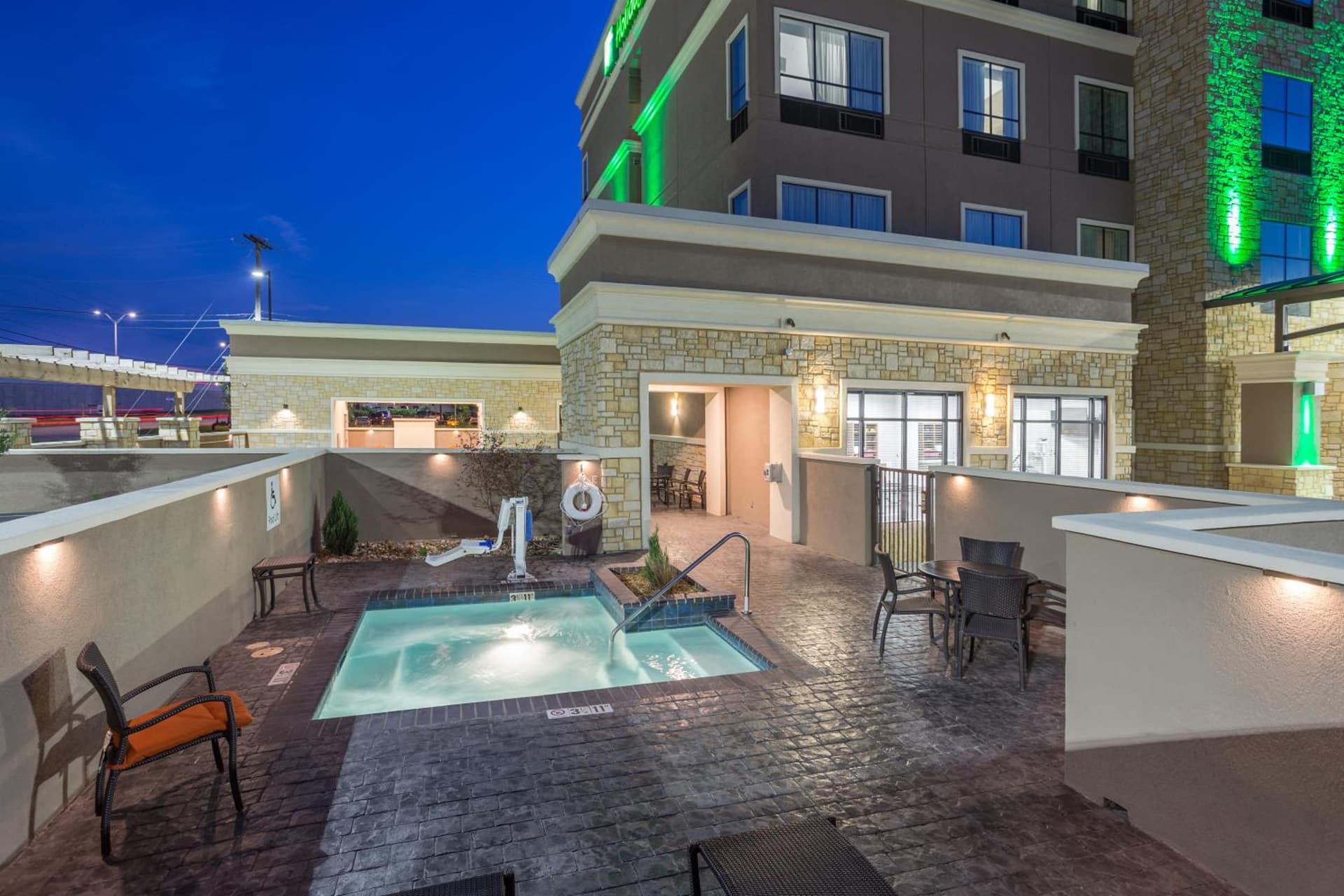 Holiday Inn San Marcos Convention Center by IHG gallery photo in San Marcos, TX — image 9