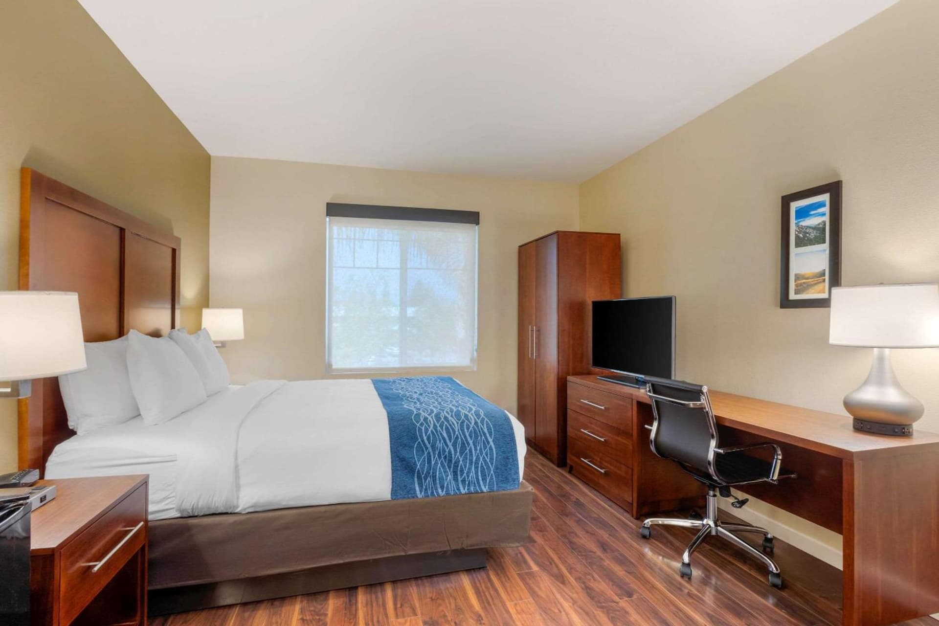 Comfort Inn & Suites Near Ontario Airport property views in Ontario, CA — gallery photo 3