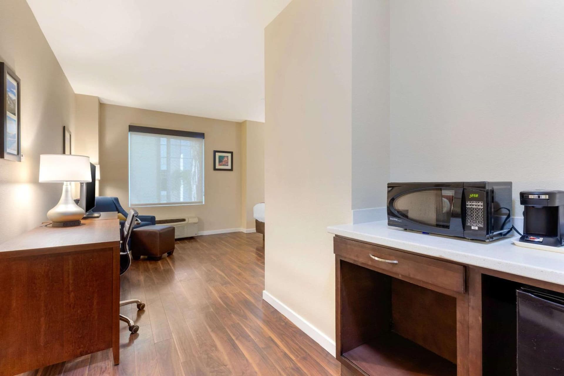 Comfort Inn & Suites Near Ontario Airport interior in Ontario, CA — gallery photo 2