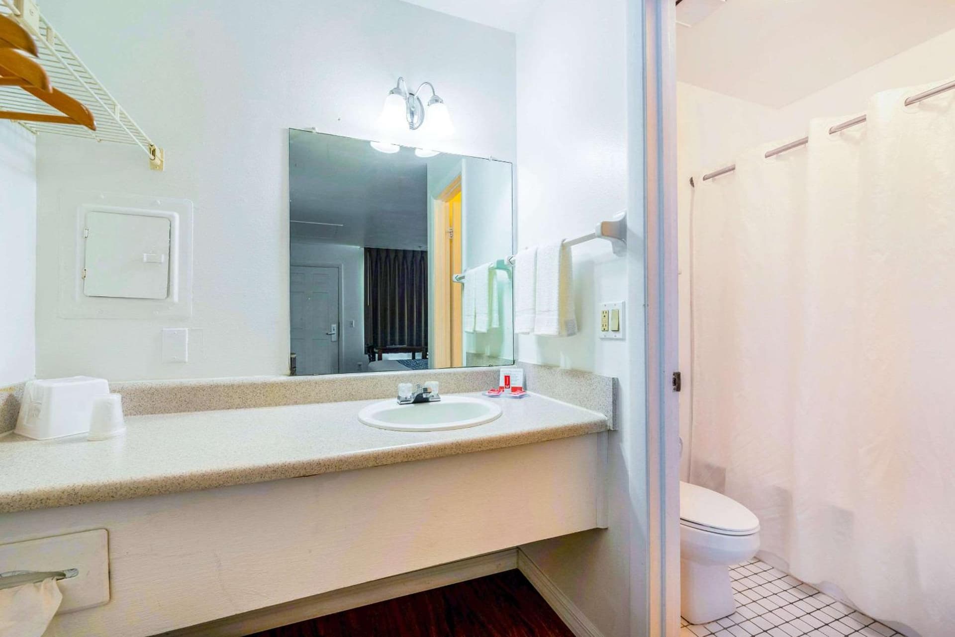 Econo Lodge Crystal River gallery photo in Crystal River, FL — image 12