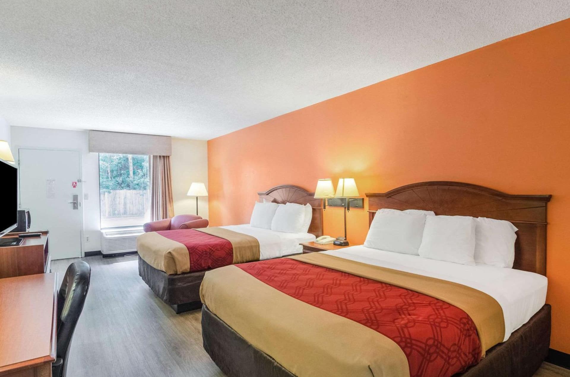 Econo Lodge Inn & Suites Gulfport Airport gallery photo in Gulfport, MS — image 11