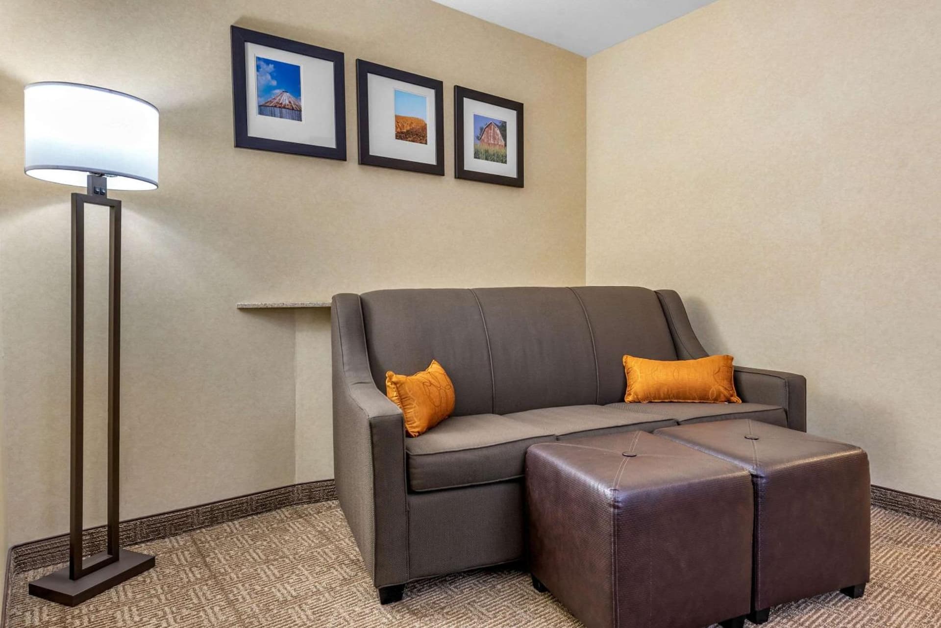 Comfort Suites Elkhart South interior in Elkhart, IN — gallery photo 2