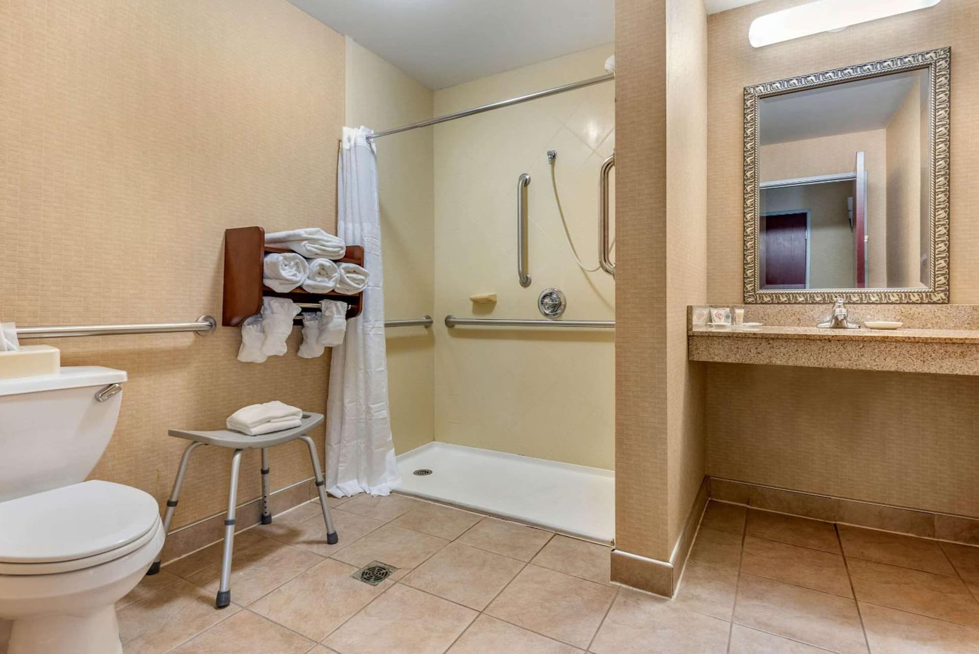 Comfort Suites Elkhart South gallery photo in Elkhart, IN — image 14