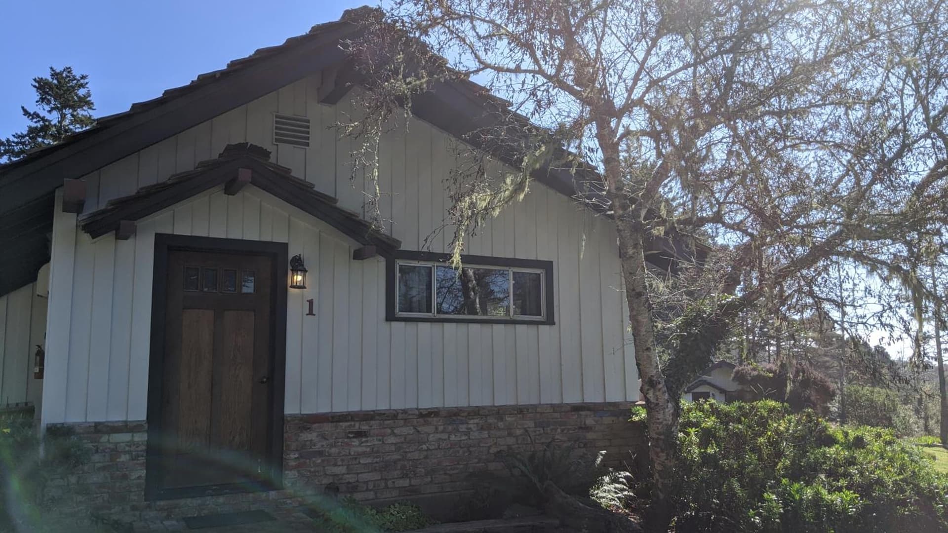 The Andiron Seaside Inn & Cabins — hotel in Little River, California