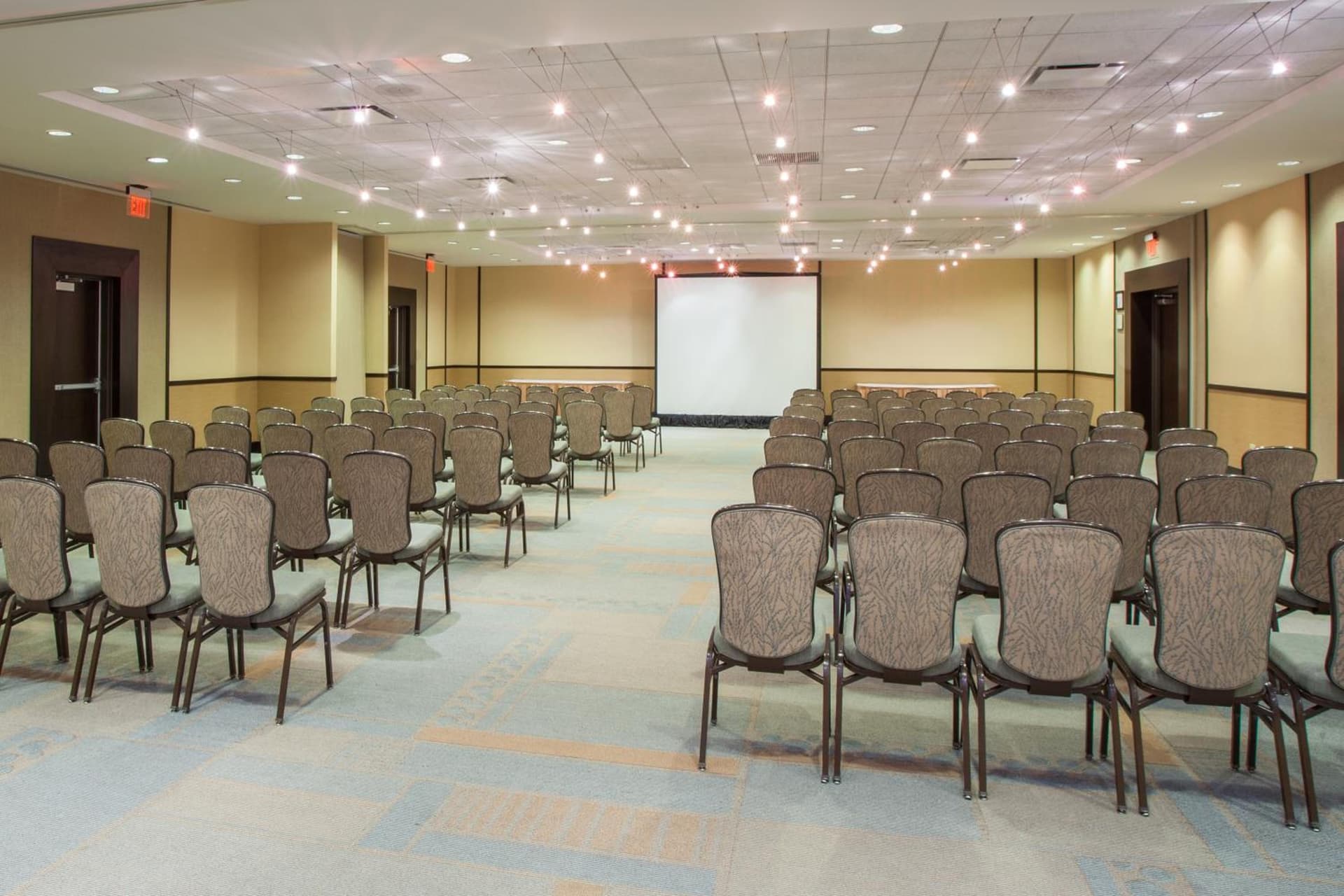 Crowne Plaza Hotel Glen Ellyn/Lombard by IHG interior in Glen Ellyn, IL — gallery photo 2