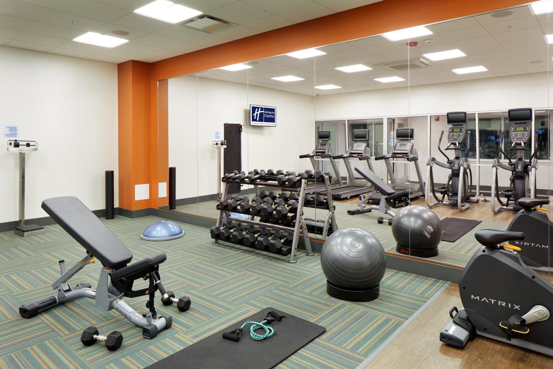 Holiday Inn Express & Suites - Cincinnati North - Liberty Way by IHG gallery photo in West Chester, OH — image 4