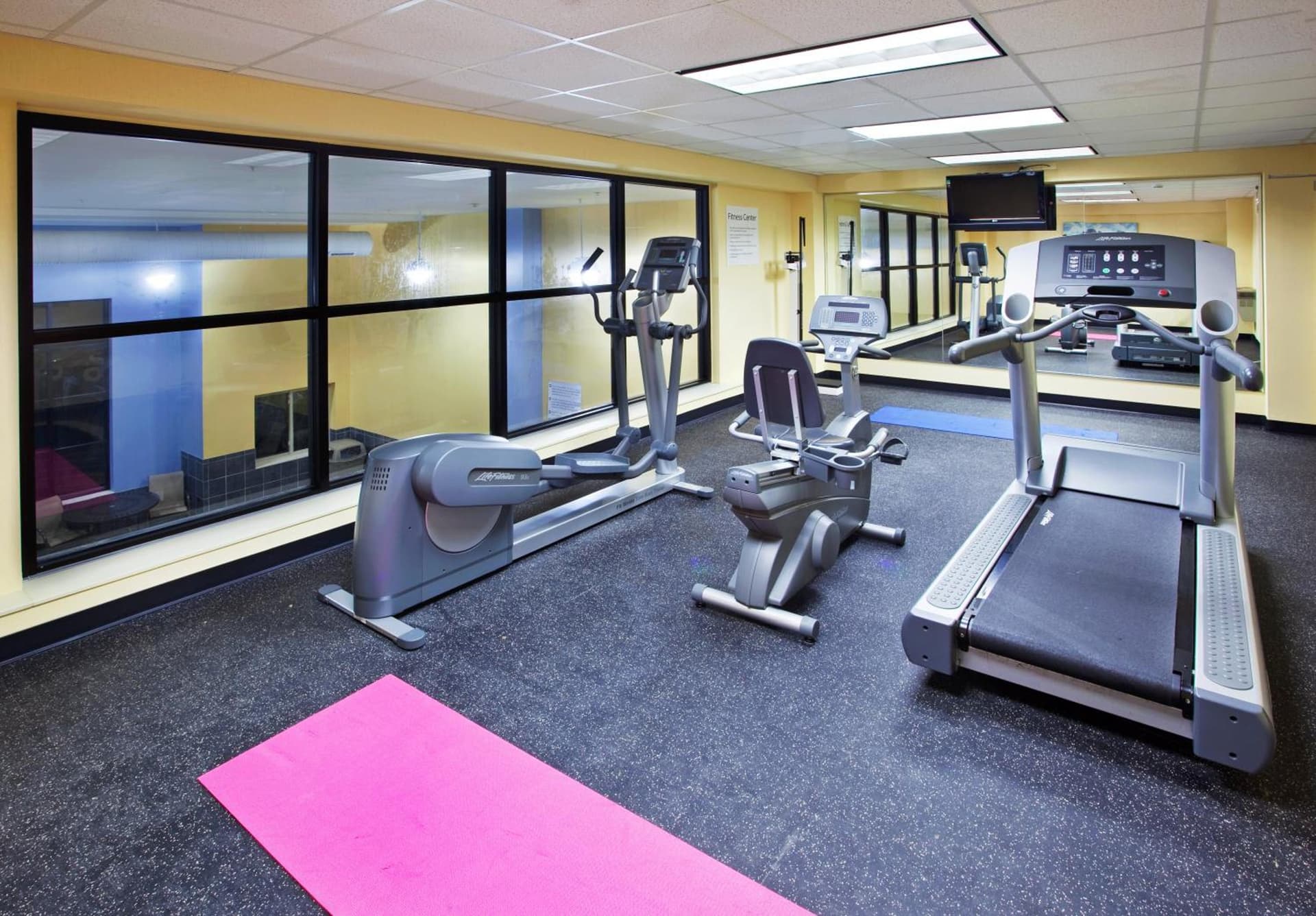 Holiday Inn Express & Suites Niagara Falls by IHG gallery photo in Niagara Falls, NY — image 26