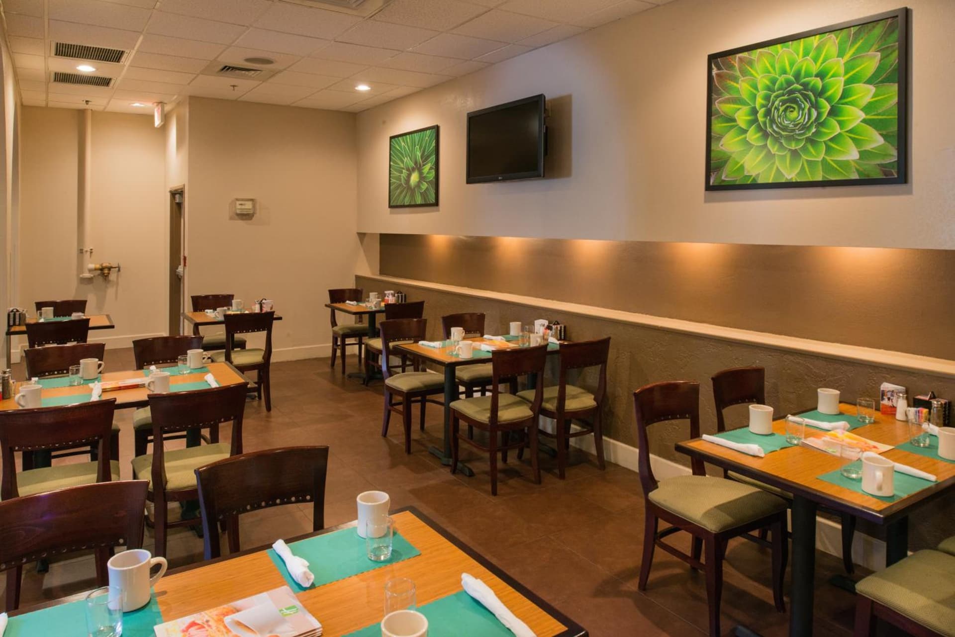 GreenTree Hotel Phoenix West gallery photo in Phoenix, AZ — image 5