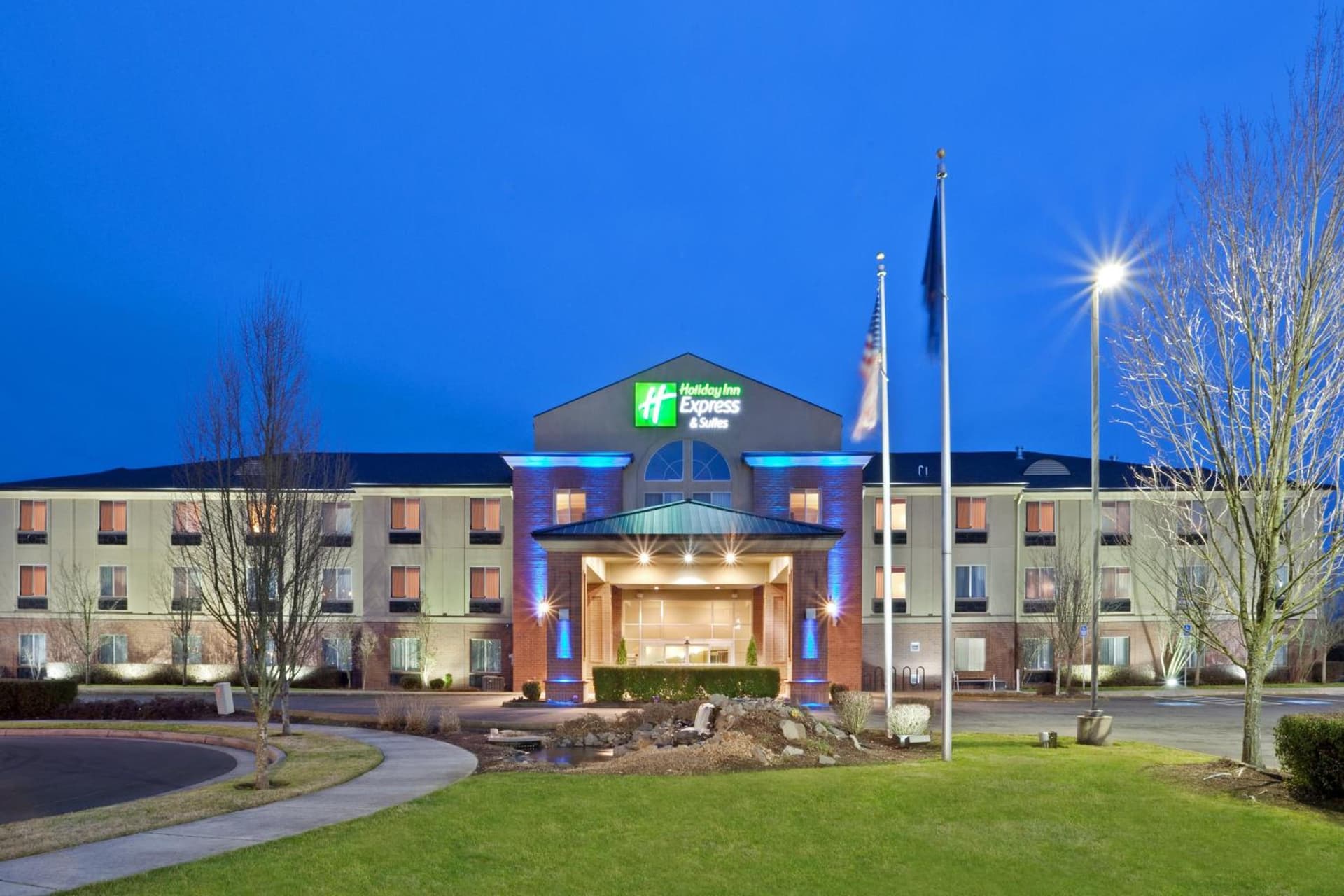 Holiday Inn Express & Suites Albany by IHG featured exterior or lobby in Albany, OR — similar hotel