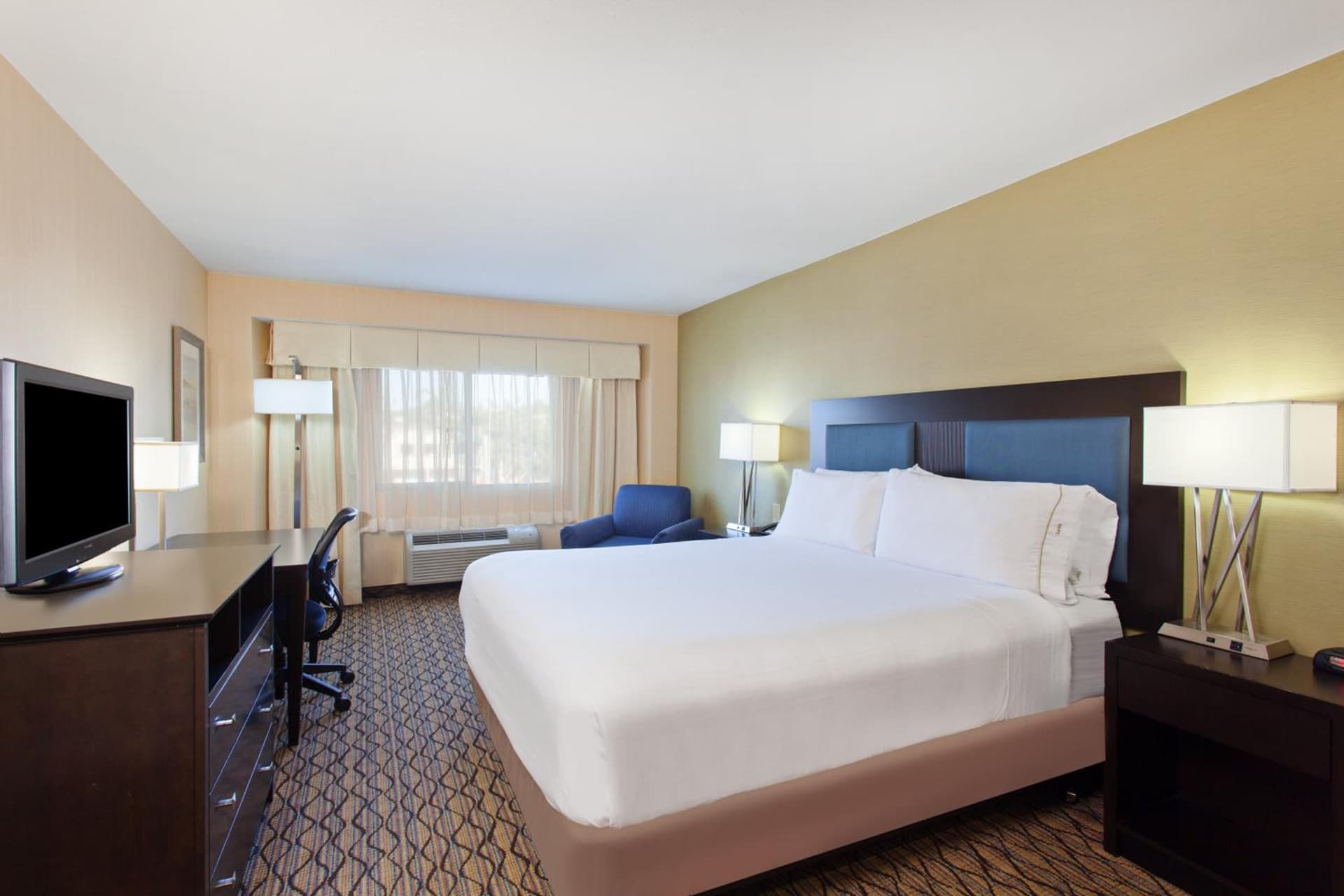 Holiday Inn Express Newport Beach by IHG gallery photo in Newport Beach, CA — image 22