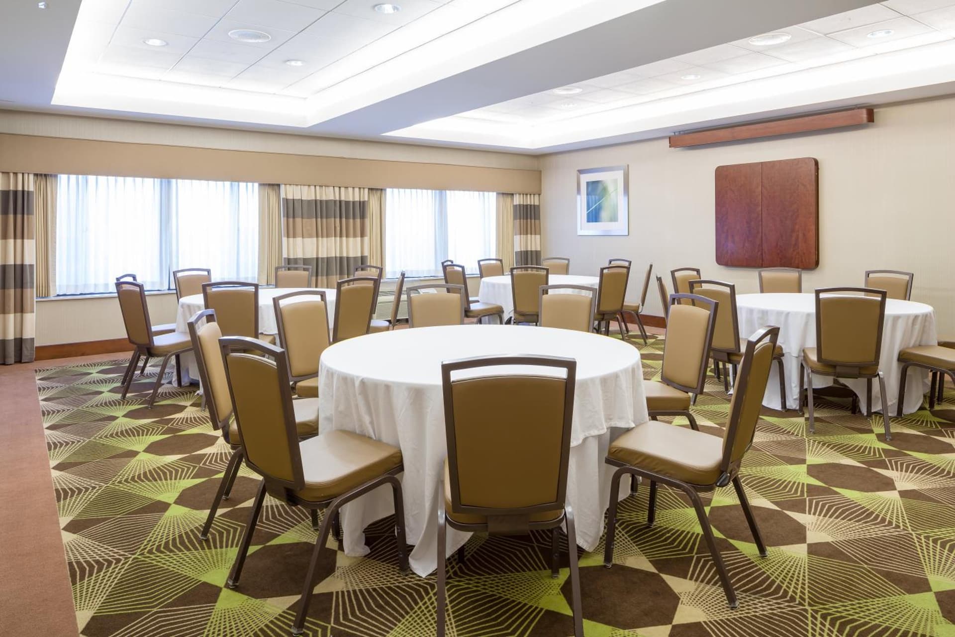 Holiday Inn Manchester Airport by IHG gallery photo in Manchester, NH — image 6