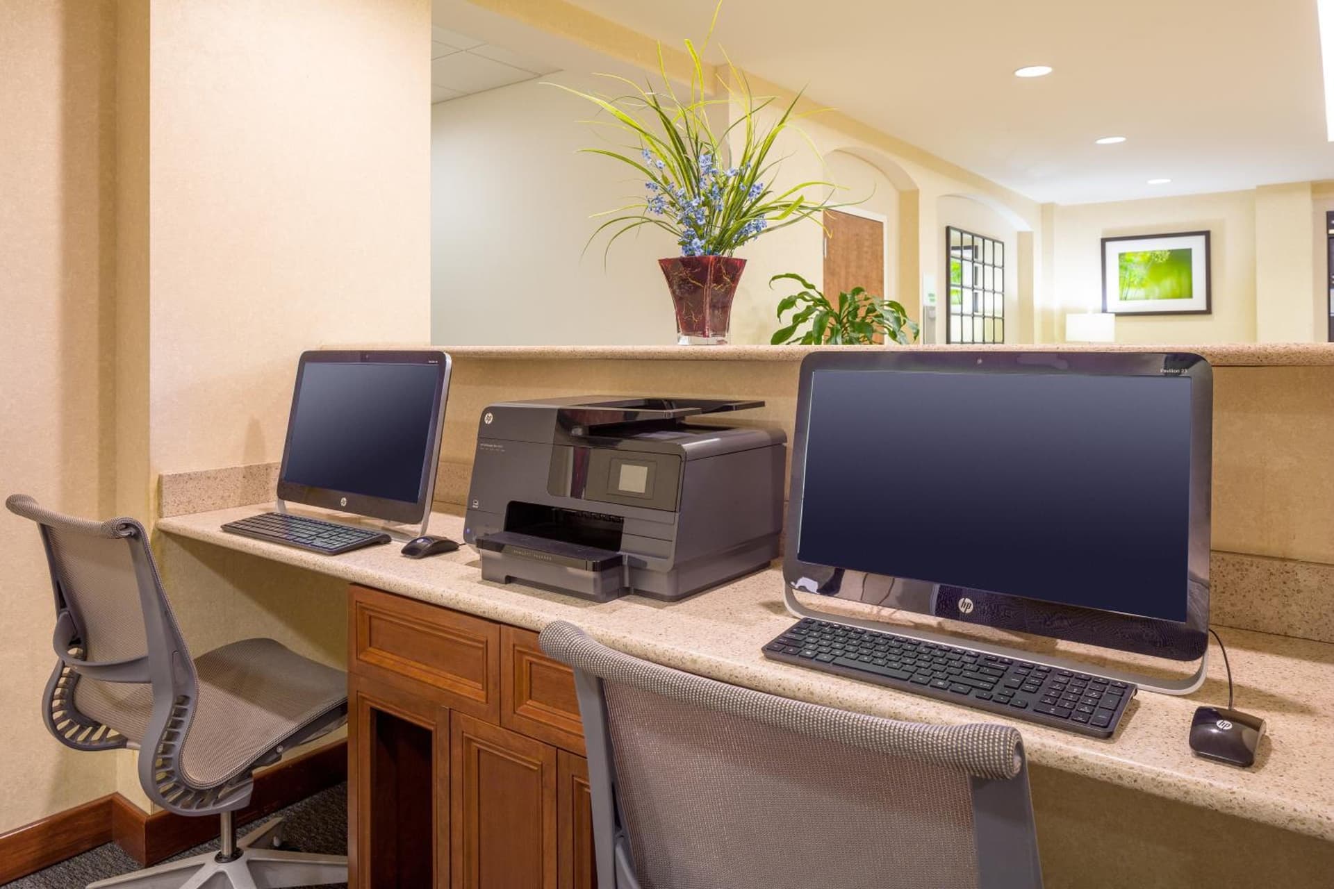 Holiday Inn Manchester Airport by IHG gallery photo in Manchester, NH — image 35