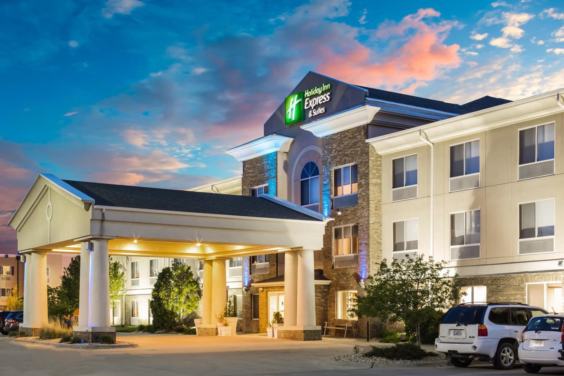 Holiday Inn Express & Suites Bellevue -Omaha Area- by IHG featured exterior or lobby in Bellevue, NE — similar hotel