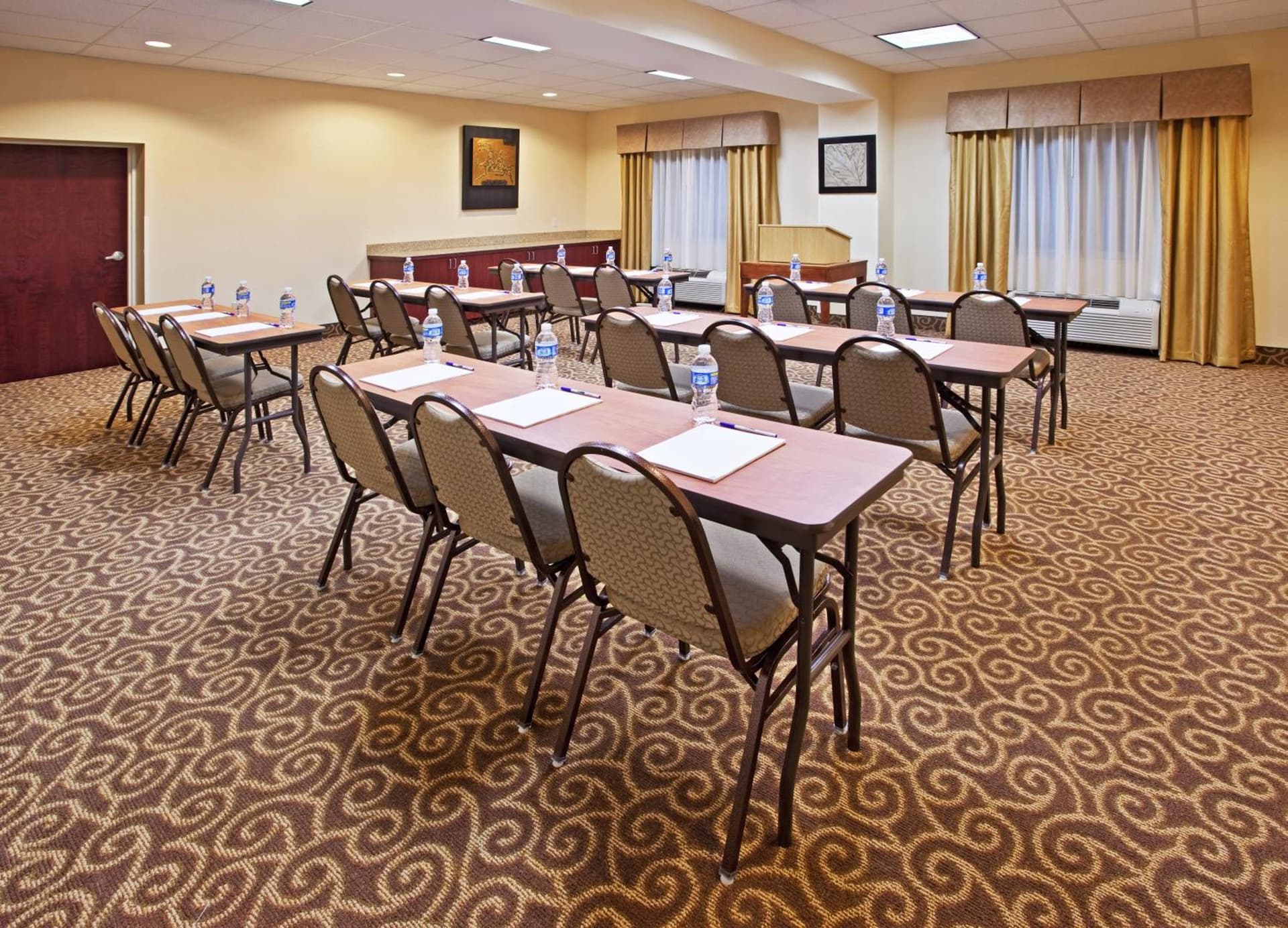 Holiday Inn Express & Suites Niagara Falls by IHG gallery photo in Niagara Falls, NY — image 24